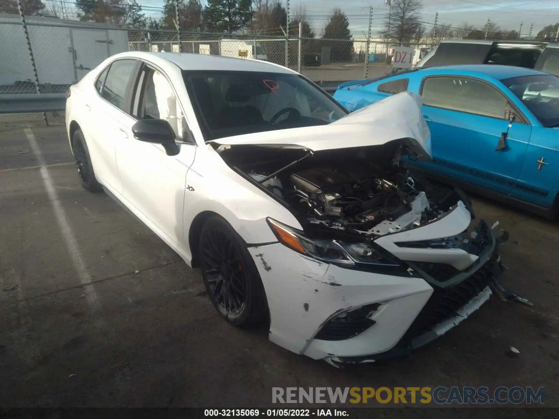 1 Photograph of a damaged car 4T1G11AK6LU957307 TOYOTA CAMRY 2020