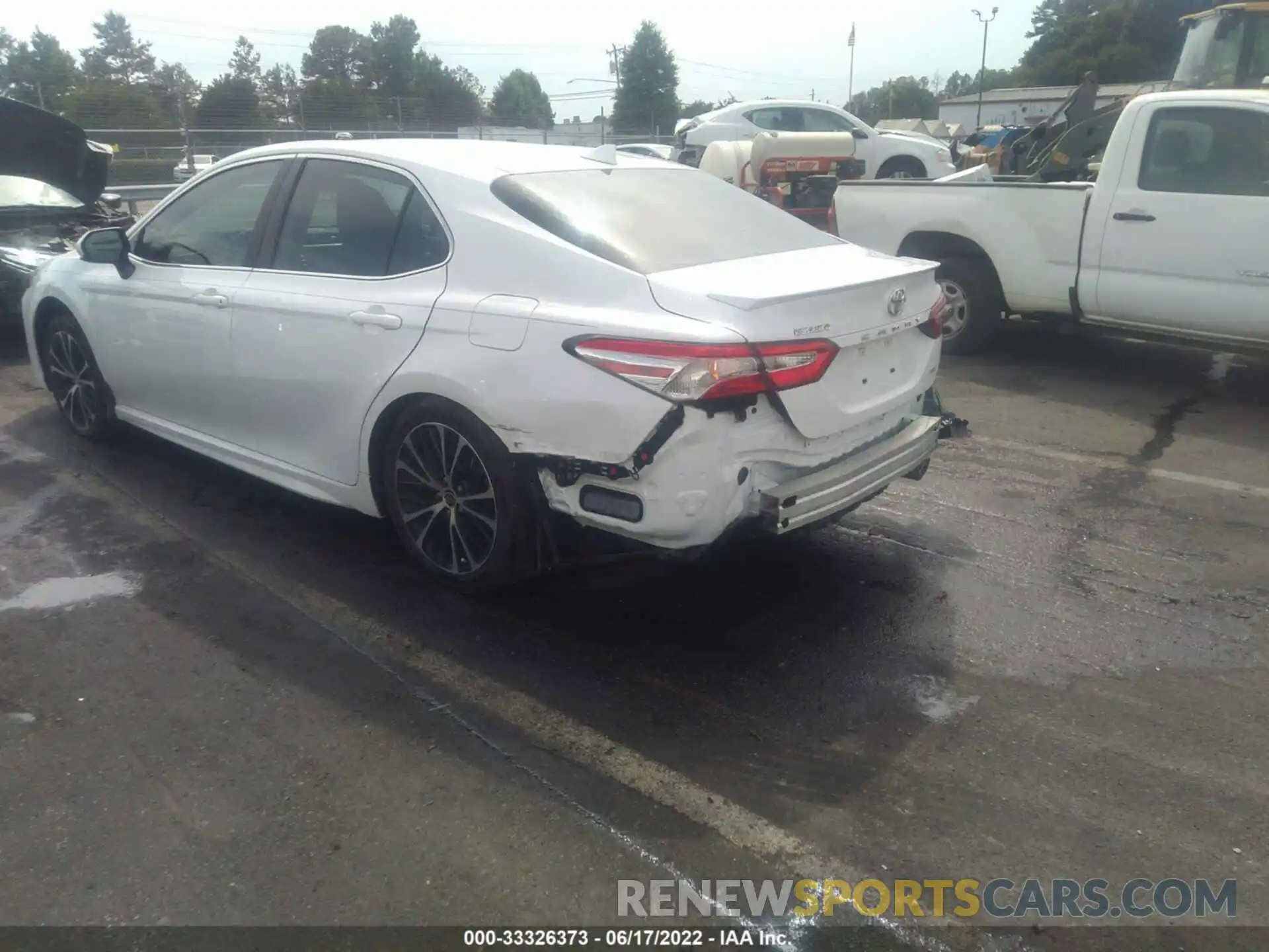 3 Photograph of a damaged car 4T1G11AK6LU960434 TOYOTA CAMRY 2020