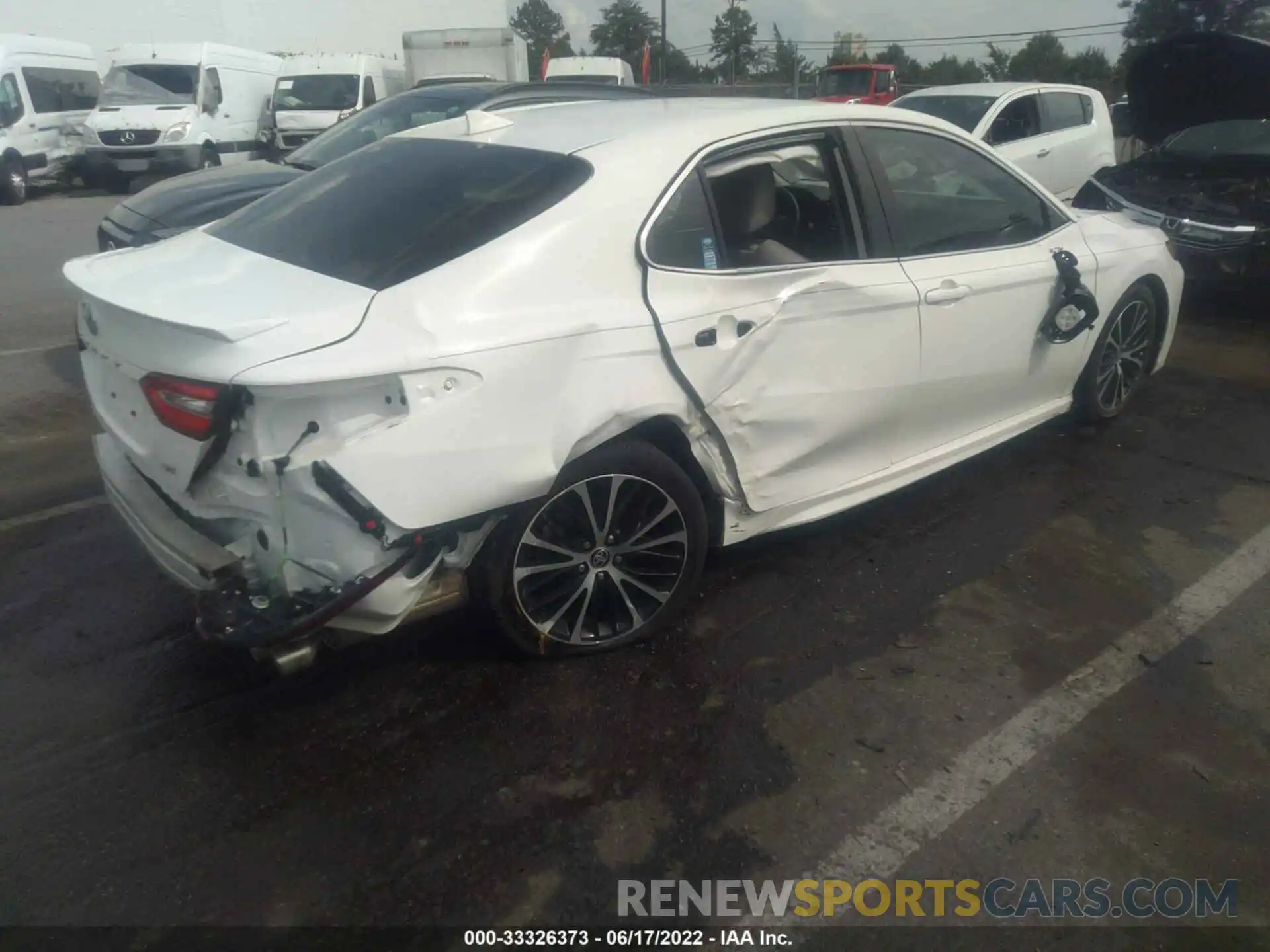 4 Photograph of a damaged car 4T1G11AK6LU960434 TOYOTA CAMRY 2020