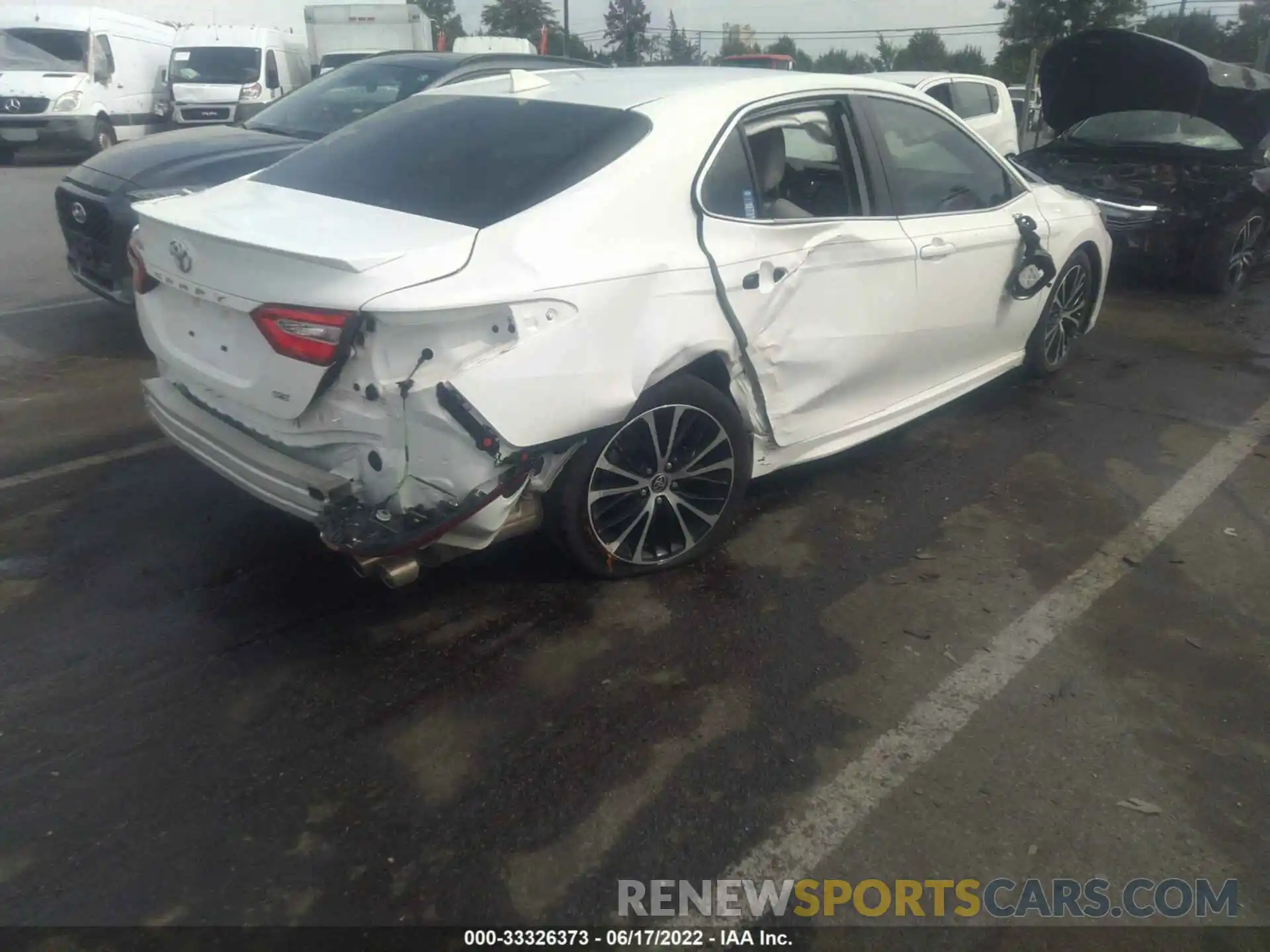 6 Photograph of a damaged car 4T1G11AK6LU960434 TOYOTA CAMRY 2020