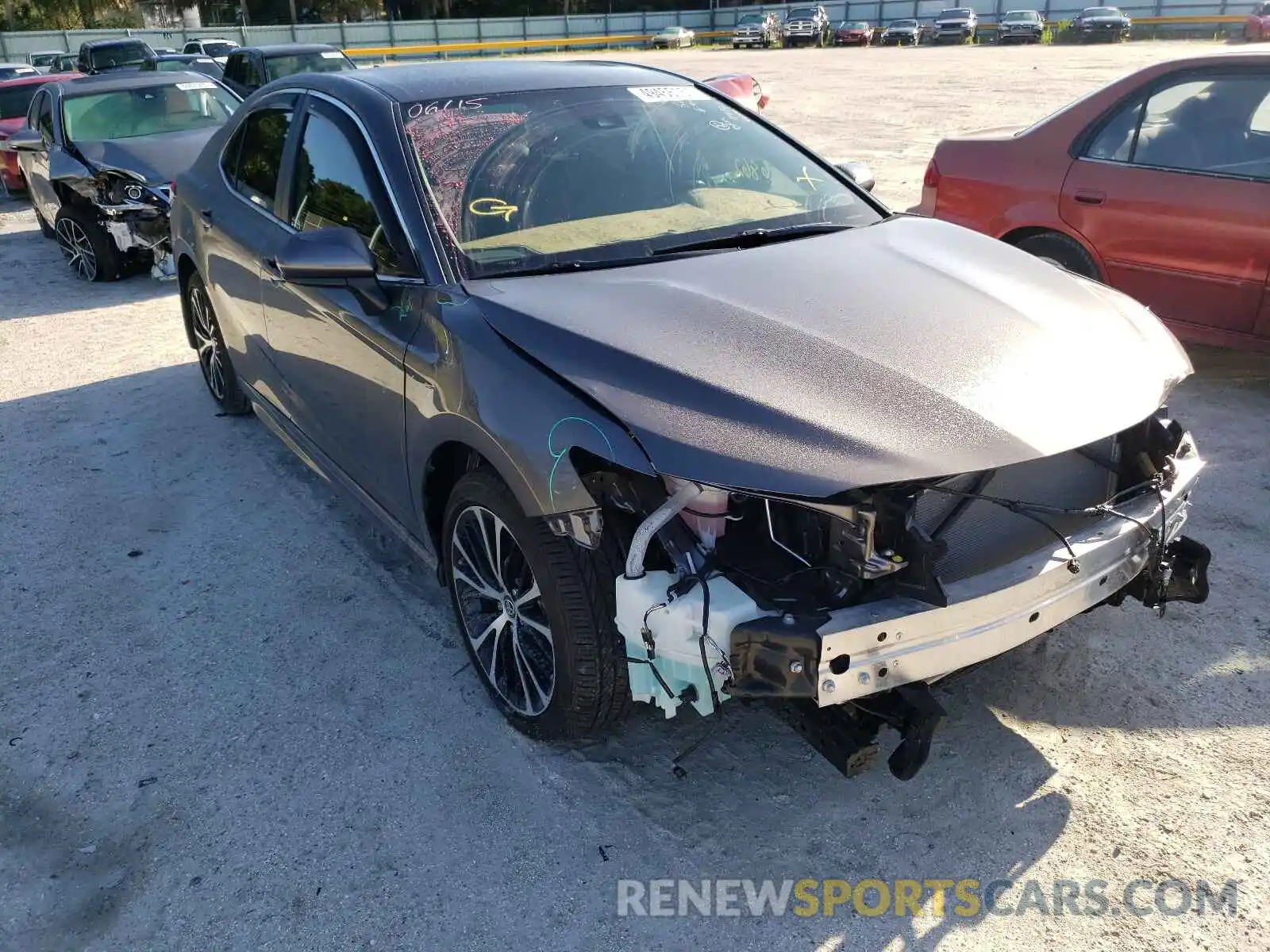 1 Photograph of a damaged car 4T1G11AK6LU963317 TOYOTA CAMRY 2020