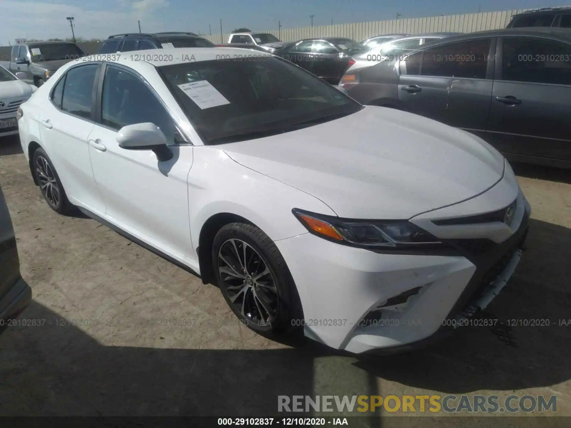 1 Photograph of a damaged car 4T1G11AK6LU969084 TOYOTA CAMRY 2020