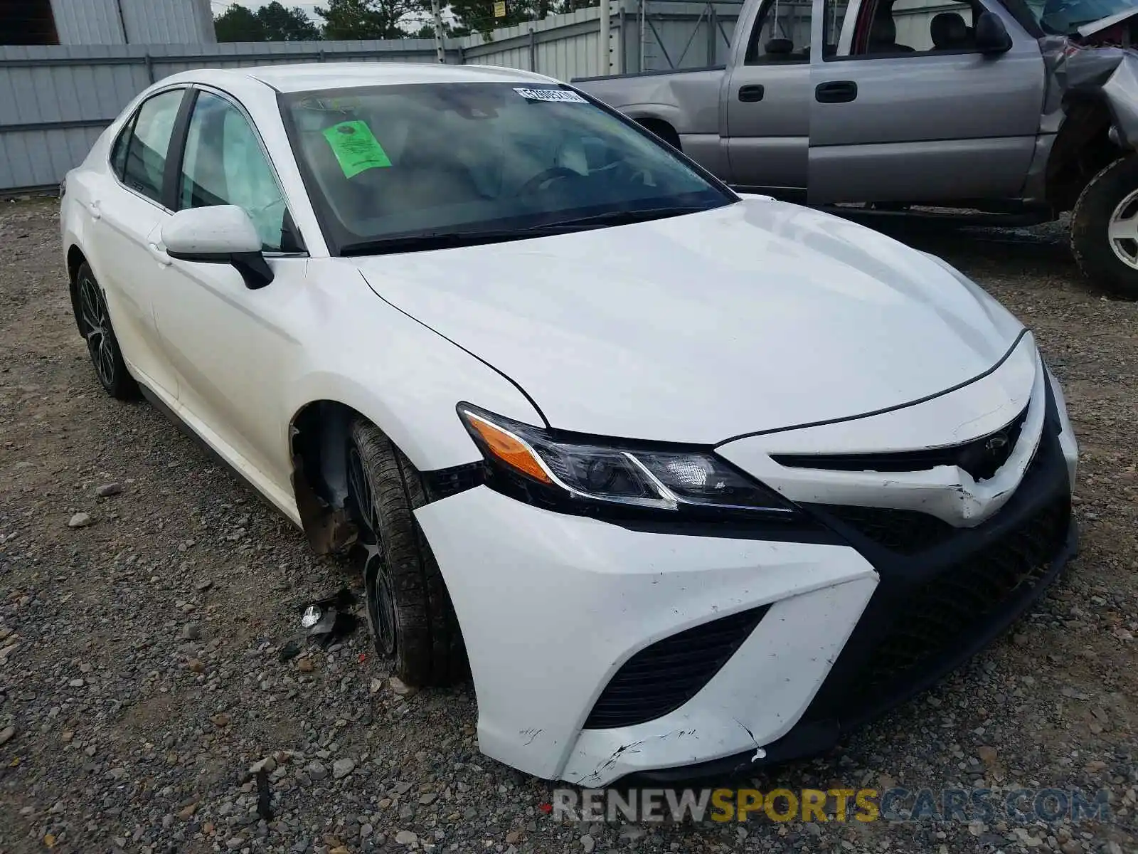 1 Photograph of a damaged car 4T1G11AK6LU976228 TOYOTA CAMRY 2020