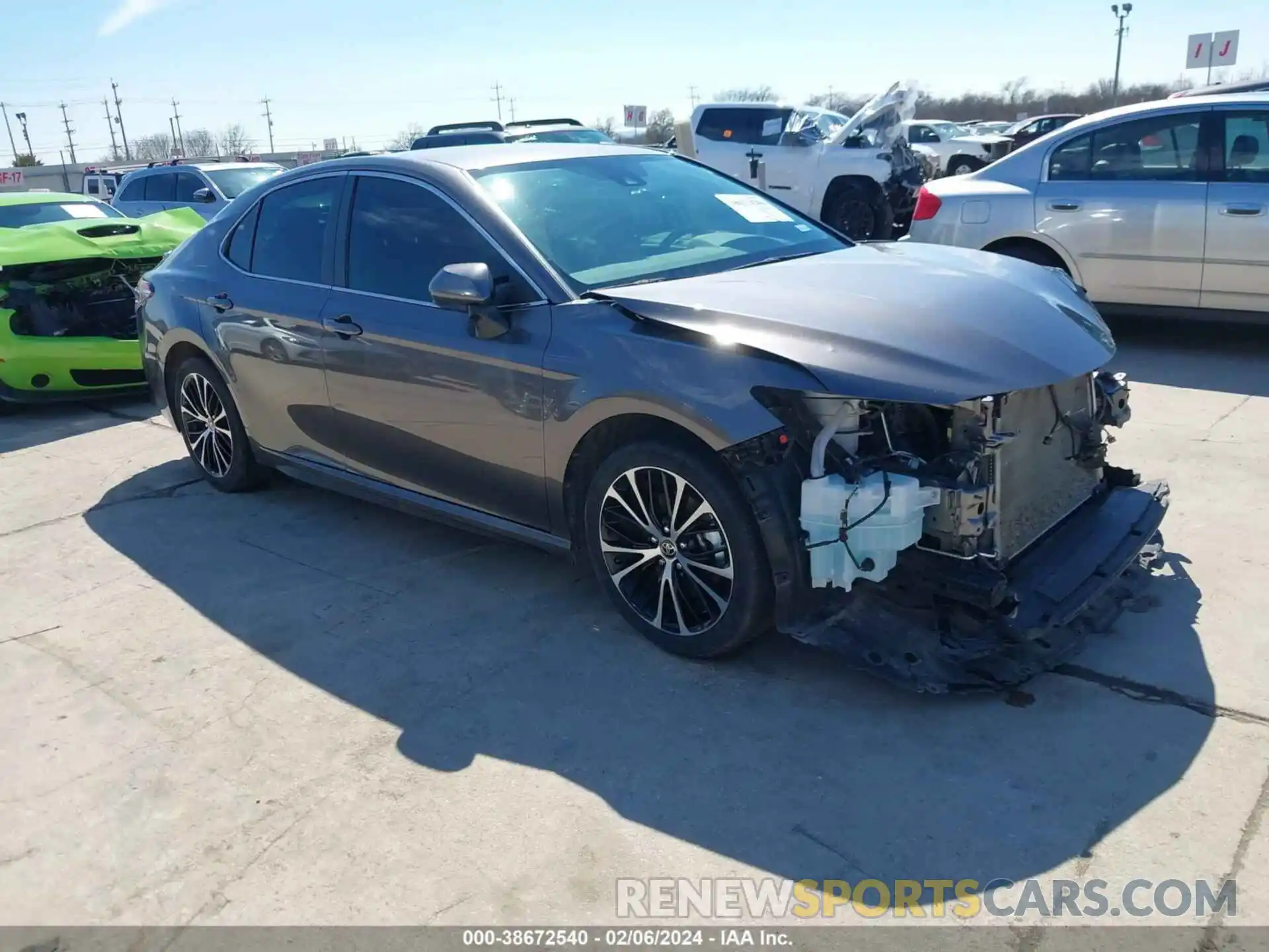 1 Photograph of a damaged car 4T1G11AK6LU980280 TOYOTA CAMRY 2020