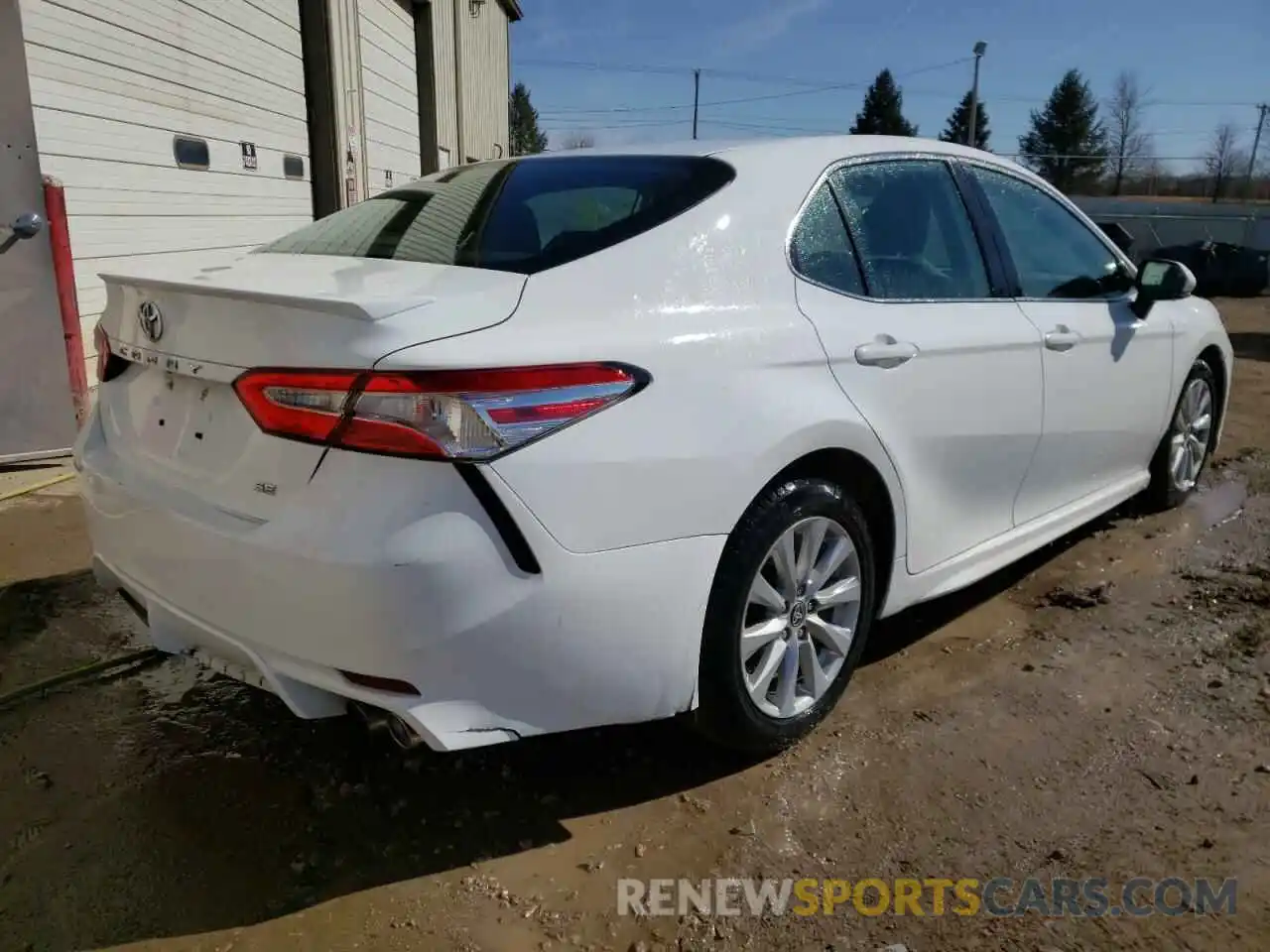 4 Photograph of a damaged car 4T1G11AK6LU980635 TOYOTA CAMRY 2020