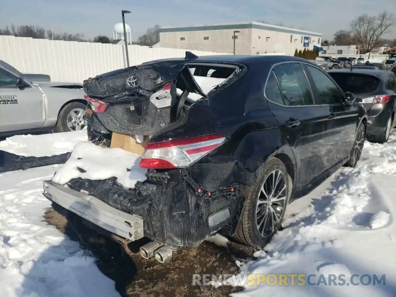 4 Photograph of a damaged car 4T1G11AK7LU330552 TOYOTA CAMRY 2020