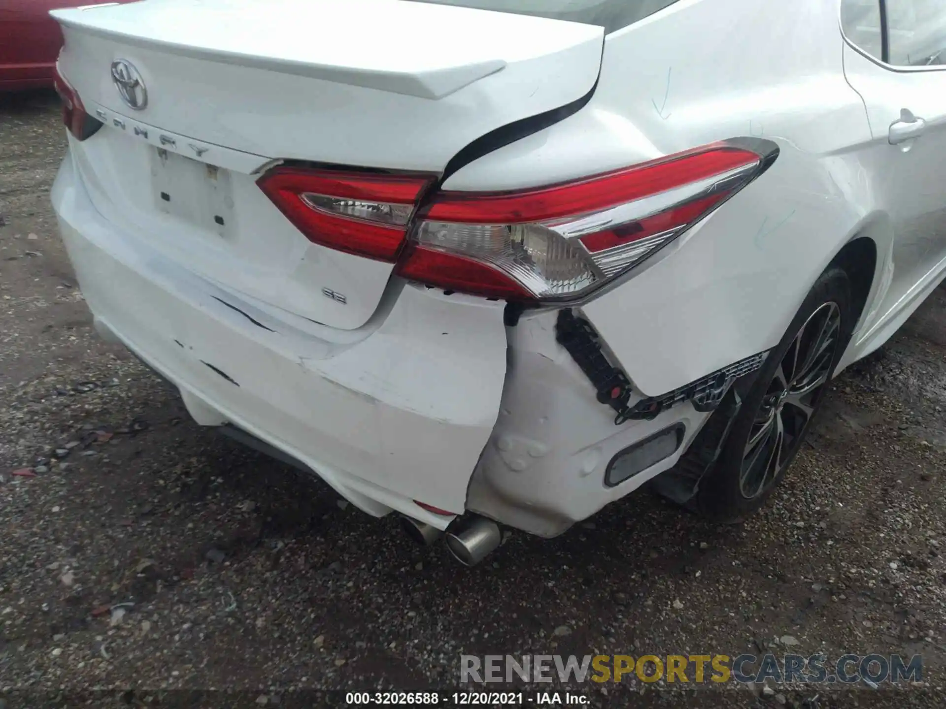 6 Photograph of a damaged car 4T1G11AK7LU330793 TOYOTA CAMRY 2020