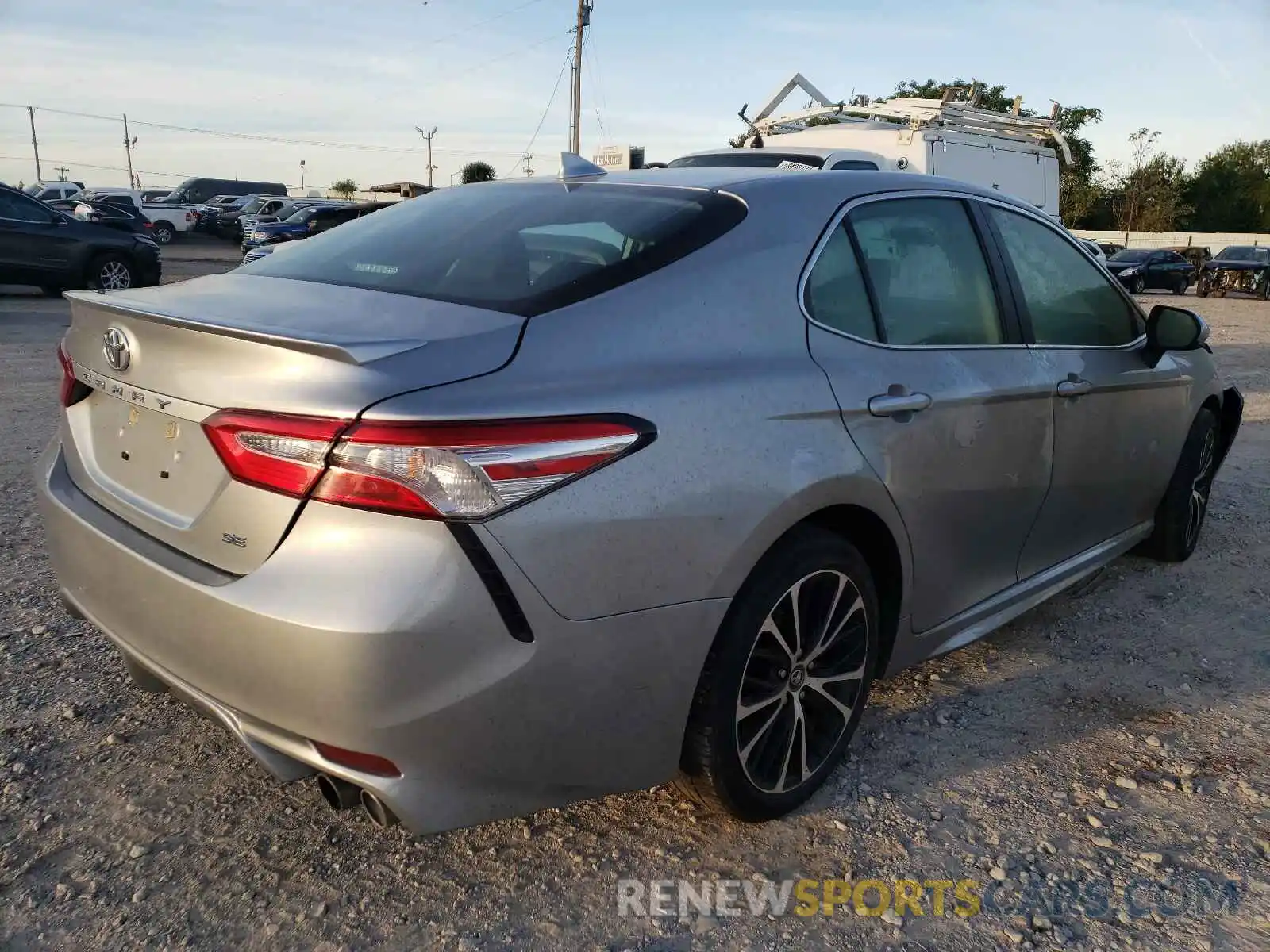 4 Photograph of a damaged car 4T1G11AK7LU332169 TOYOTA CAMRY 2020