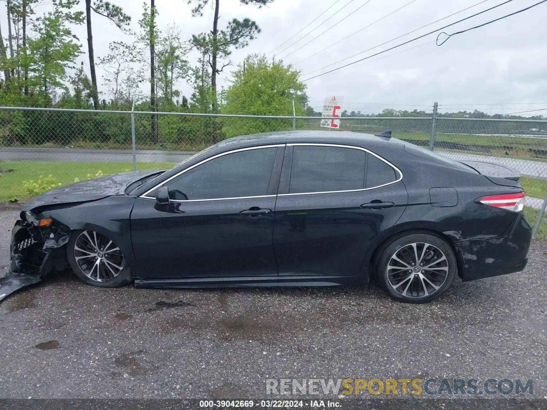 14 Photograph of a damaged car 4T1G11AK7LU336268 TOYOTA CAMRY 2020