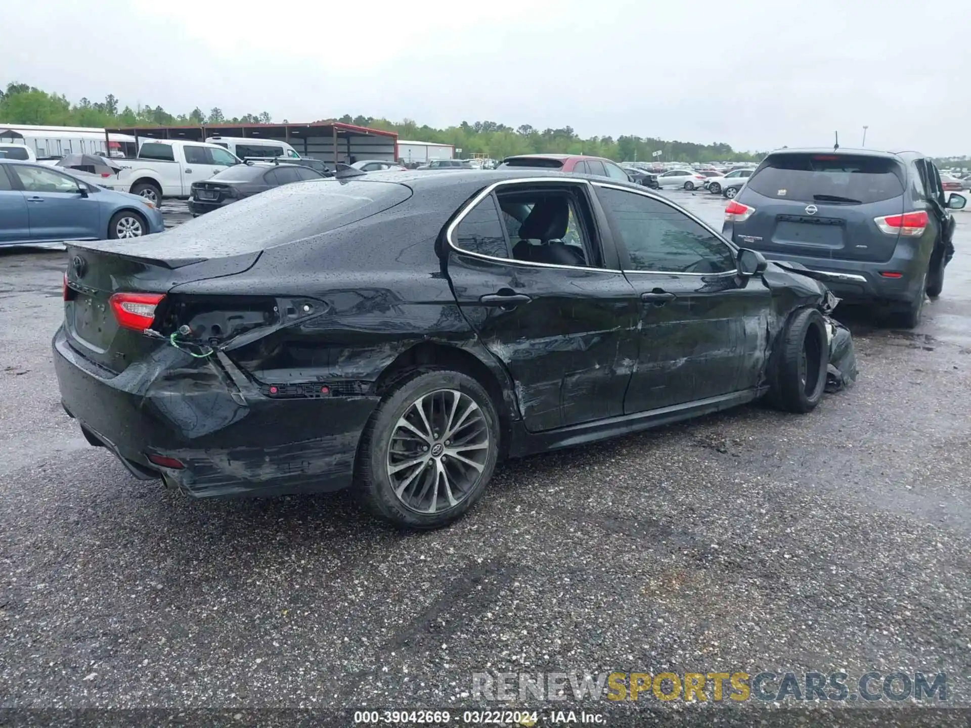 4 Photograph of a damaged car 4T1G11AK7LU336268 TOYOTA CAMRY 2020