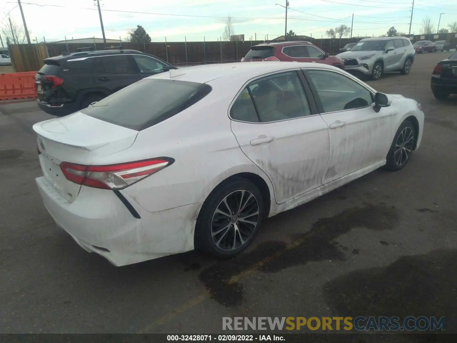 4 Photograph of a damaged car 4T1G11AK7LU343026 TOYOTA CAMRY 2020