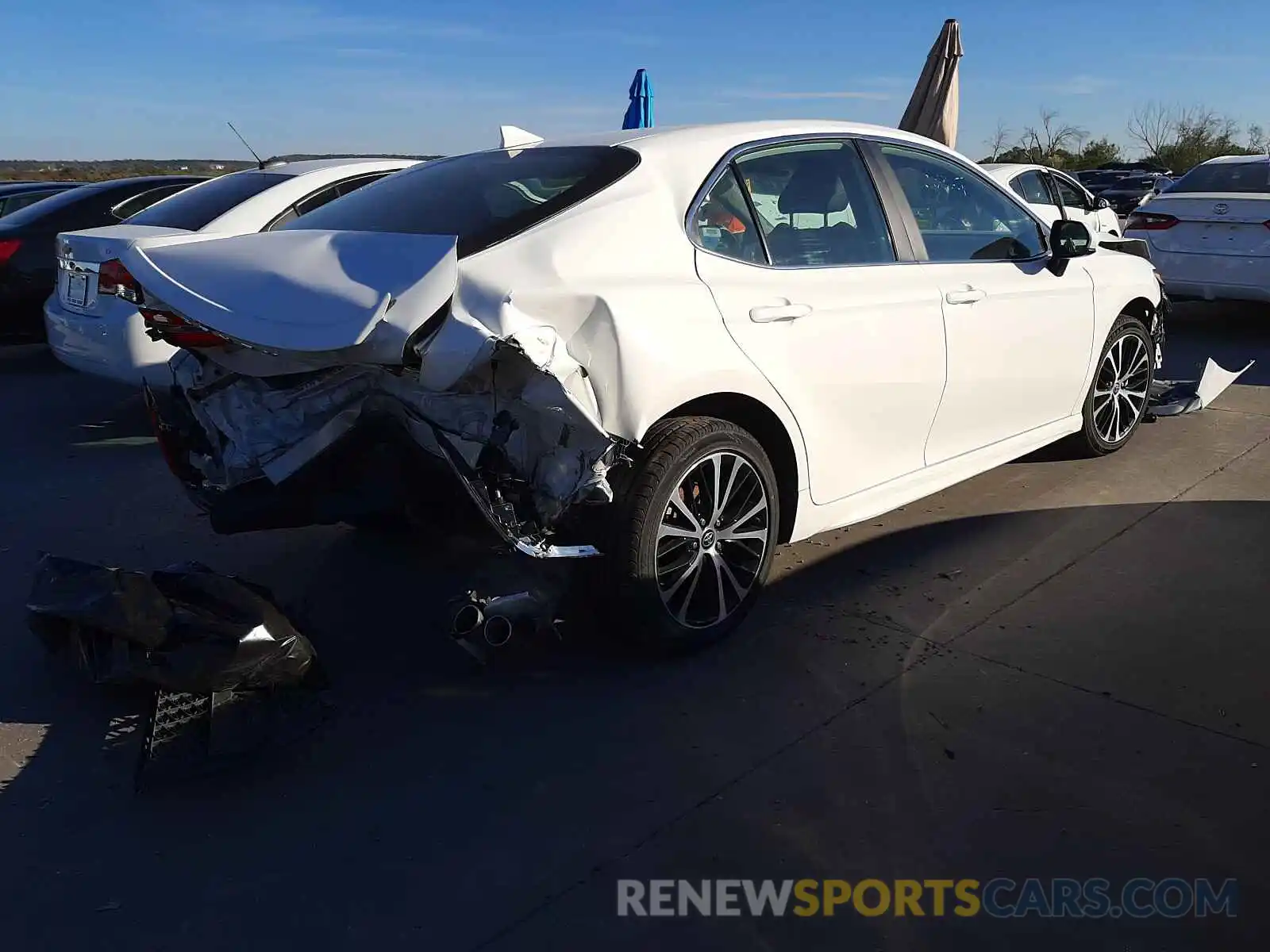 4 Photograph of a damaged car 4T1G11AK7LU344886 TOYOTA CAMRY 2020