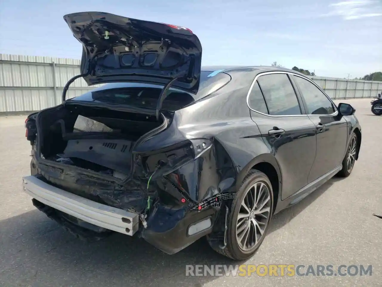 4 Photograph of a damaged car 4T1G11AK7LU345052 TOYOTA CAMRY 2020