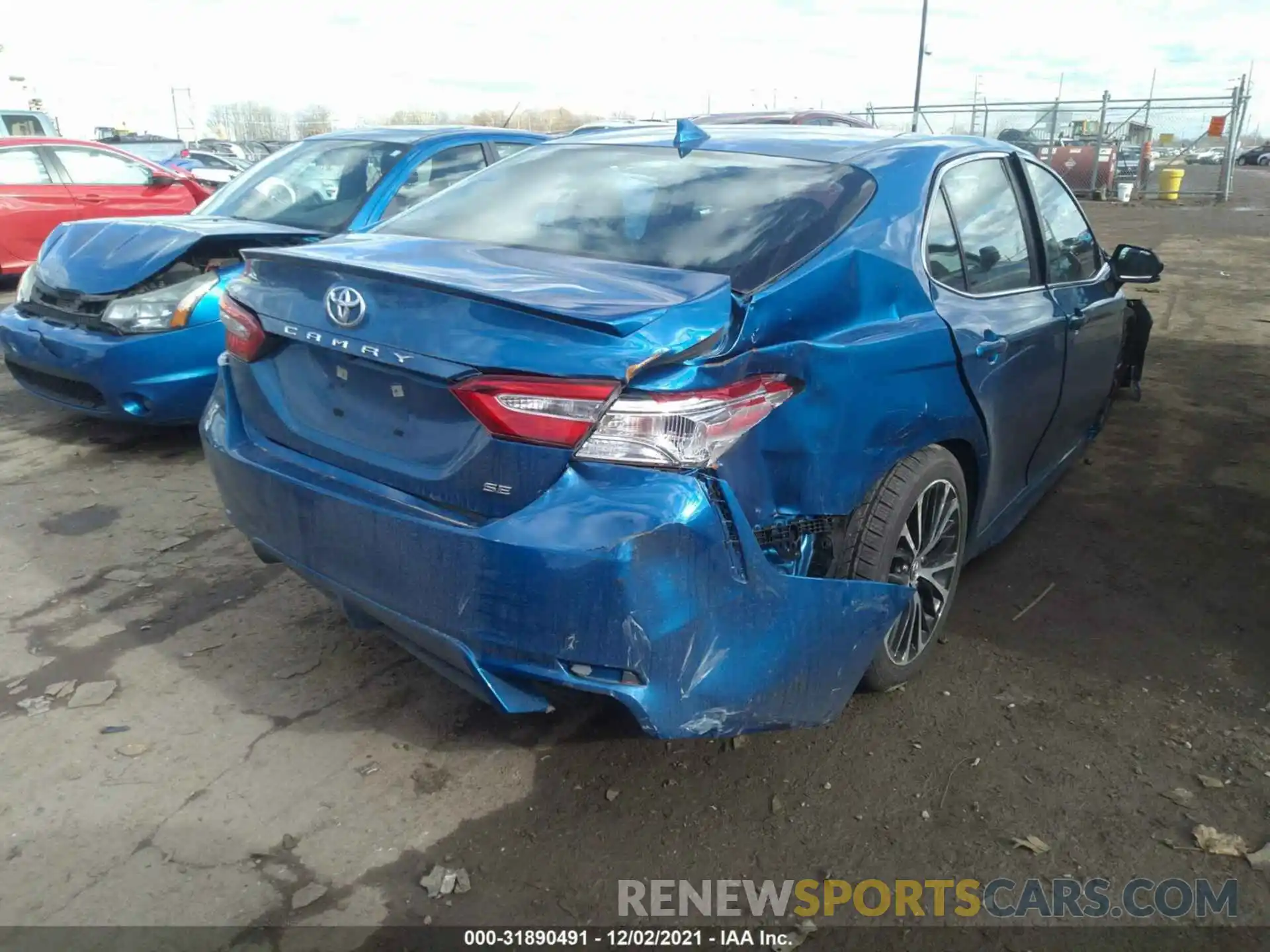 4 Photograph of a damaged car 4T1G11AK7LU345469 TOYOTA CAMRY 2020