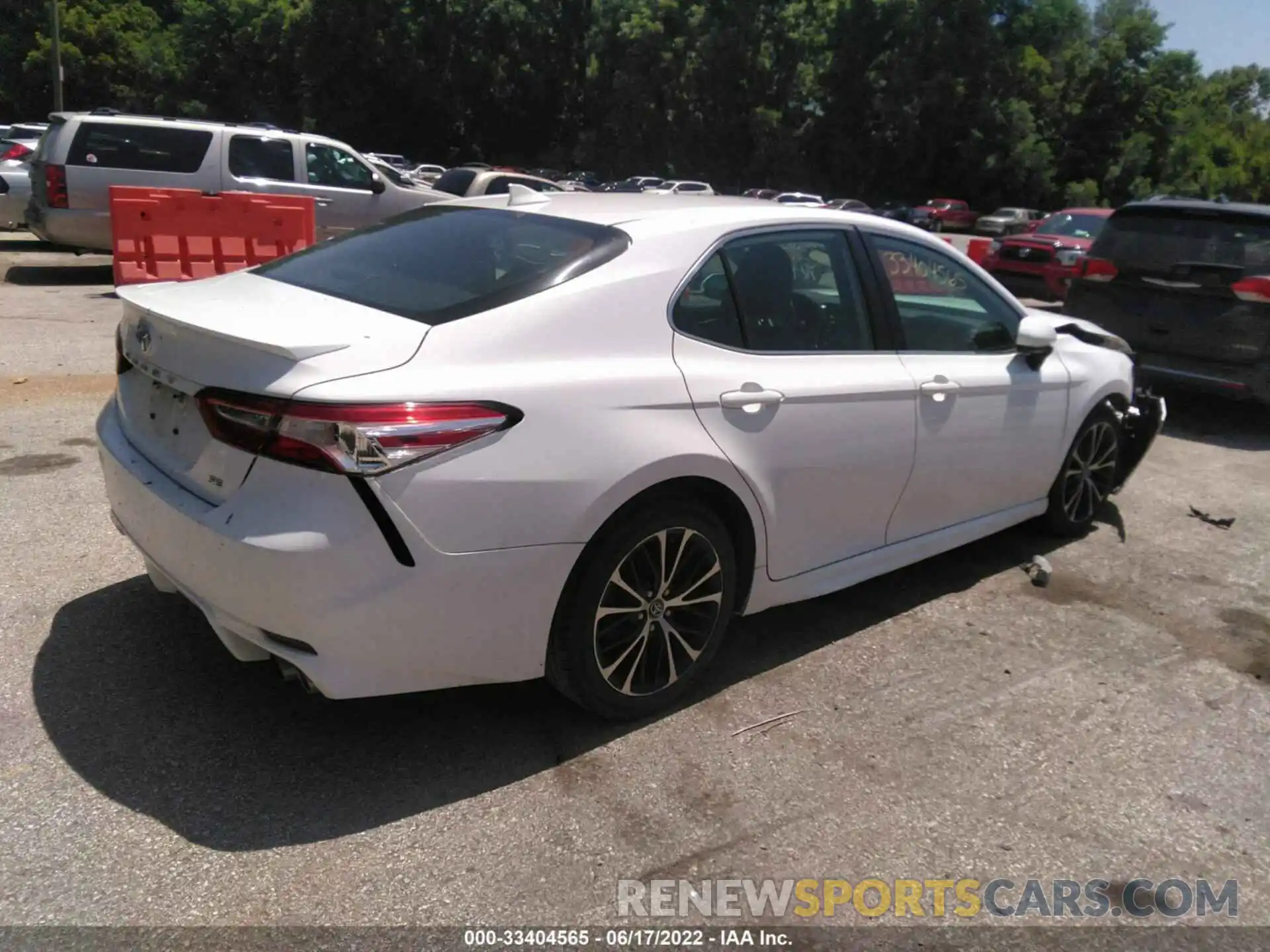 4 Photograph of a damaged car 4T1G11AK7LU346766 TOYOTA CAMRY 2020