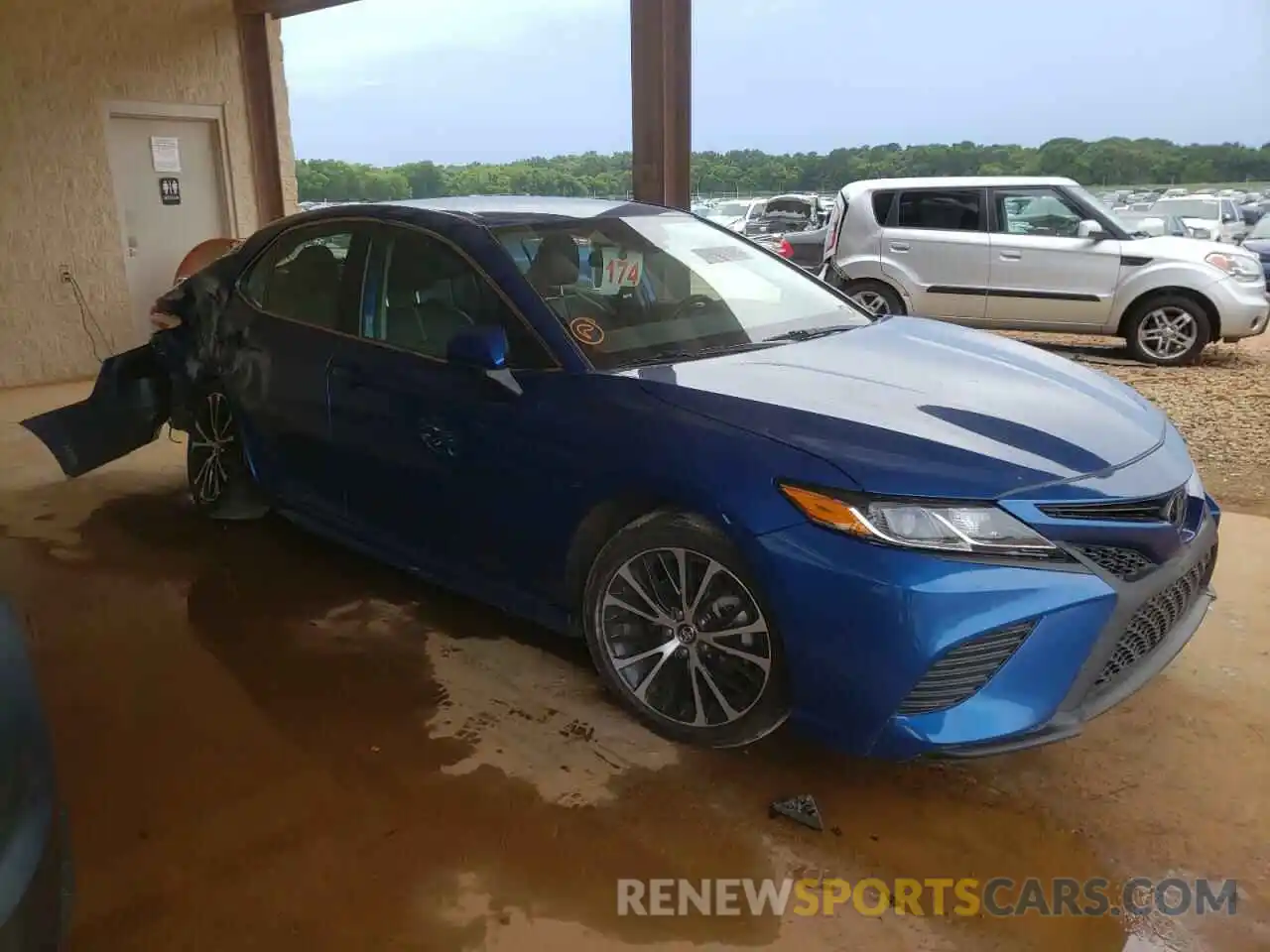 1 Photograph of a damaged car 4T1G11AK7LU350784 TOYOTA CAMRY 2020