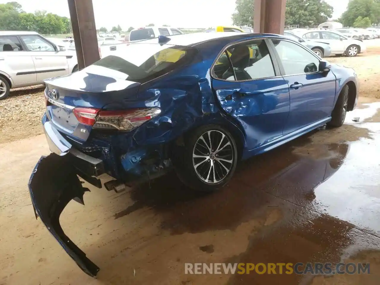 4 Photograph of a damaged car 4T1G11AK7LU350784 TOYOTA CAMRY 2020