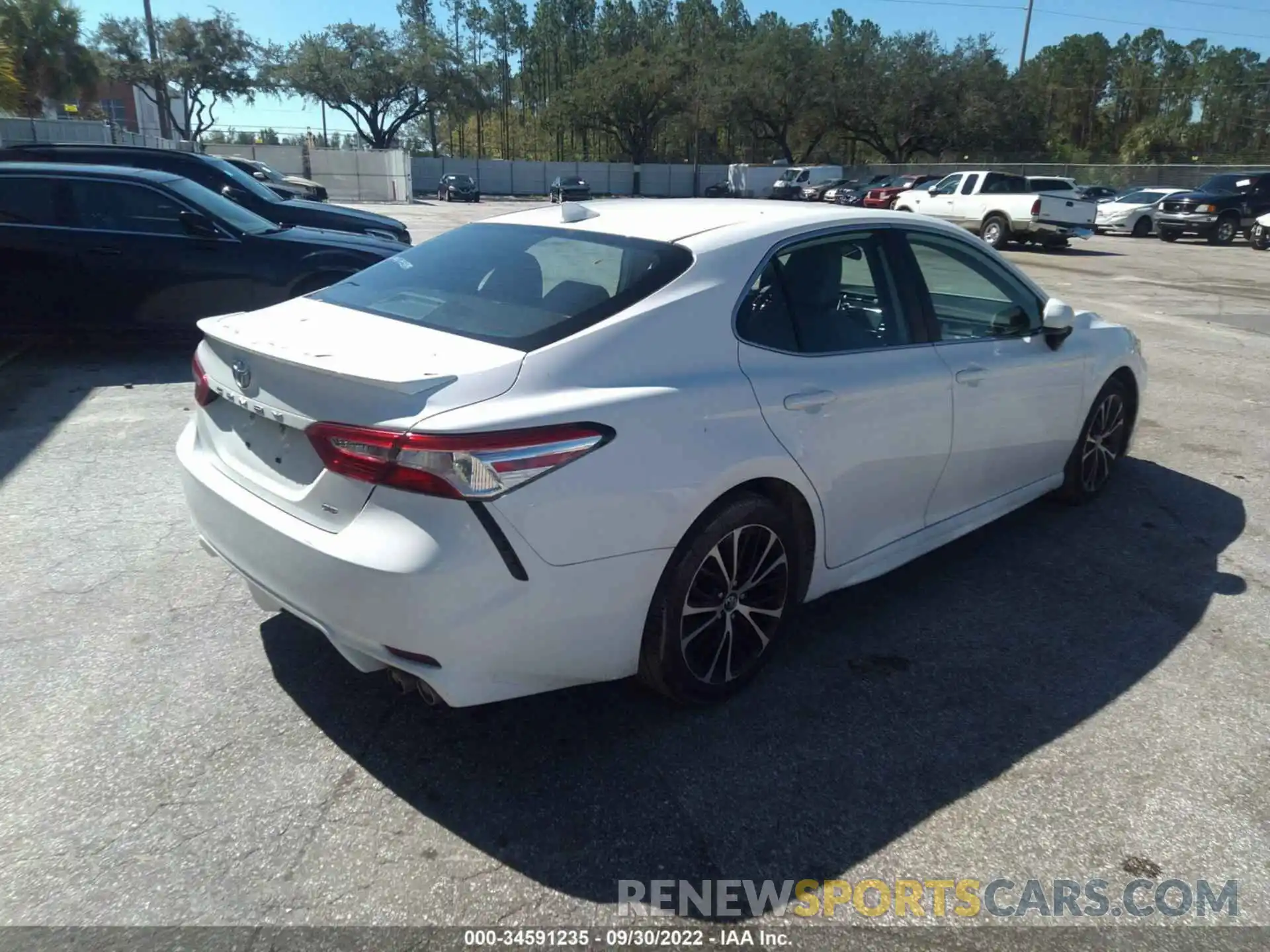 4 Photograph of a damaged car 4T1G11AK7LU360358 TOYOTA CAMRY 2020