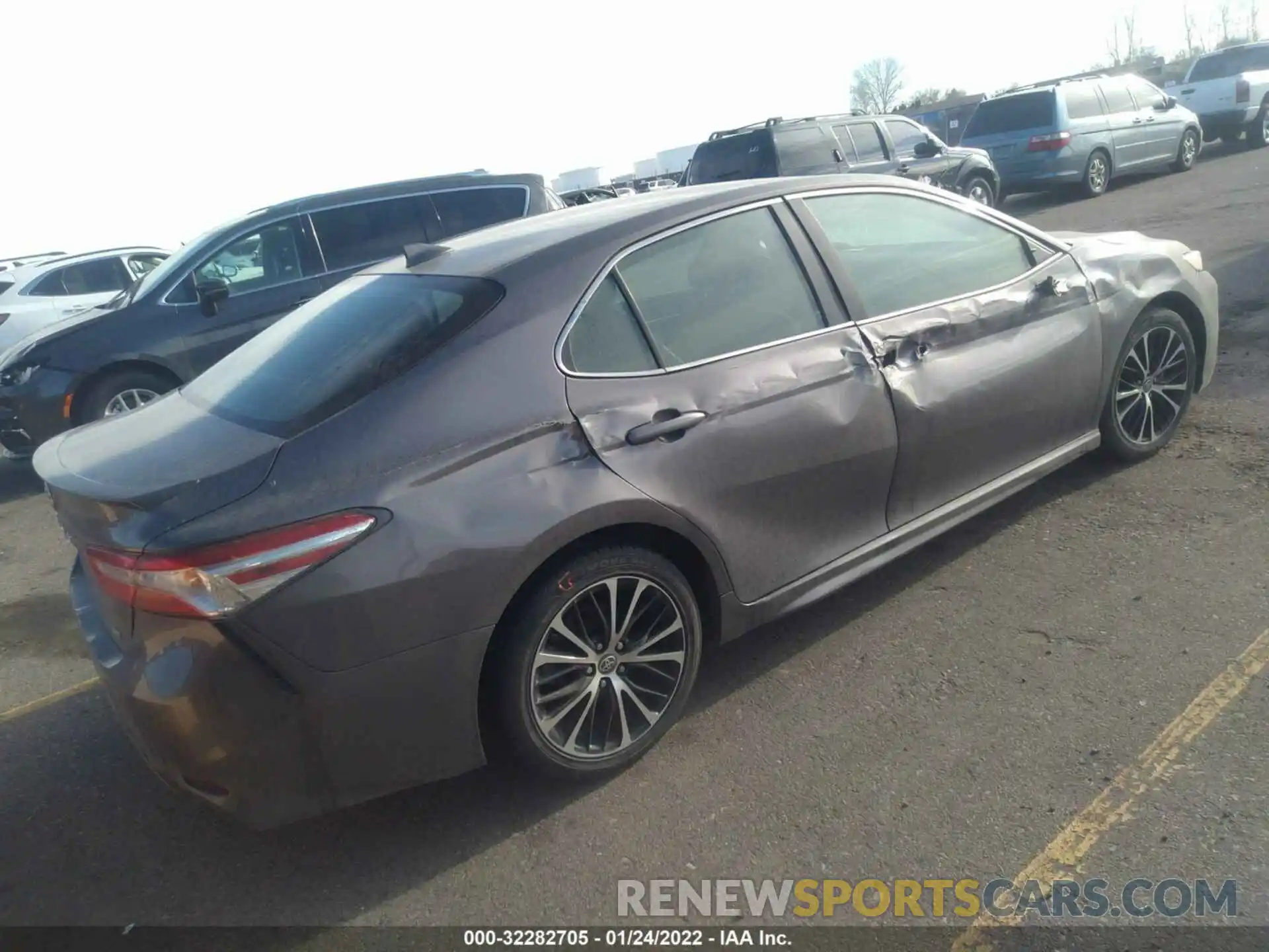 4 Photograph of a damaged car 4T1G11AK7LU362868 TOYOTA CAMRY 2020