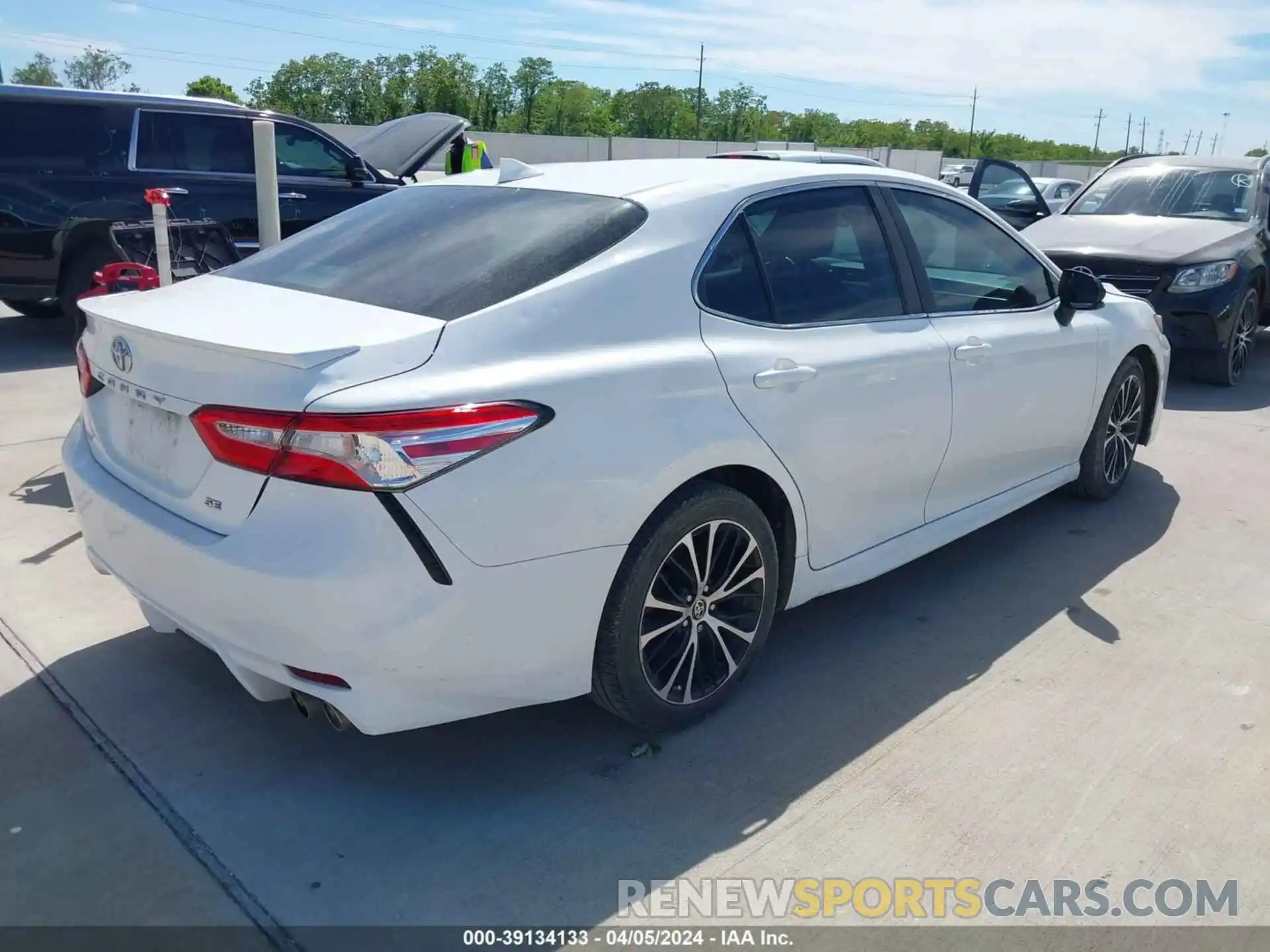 4 Photograph of a damaged car 4T1G11AK7LU366953 TOYOTA CAMRY 2020