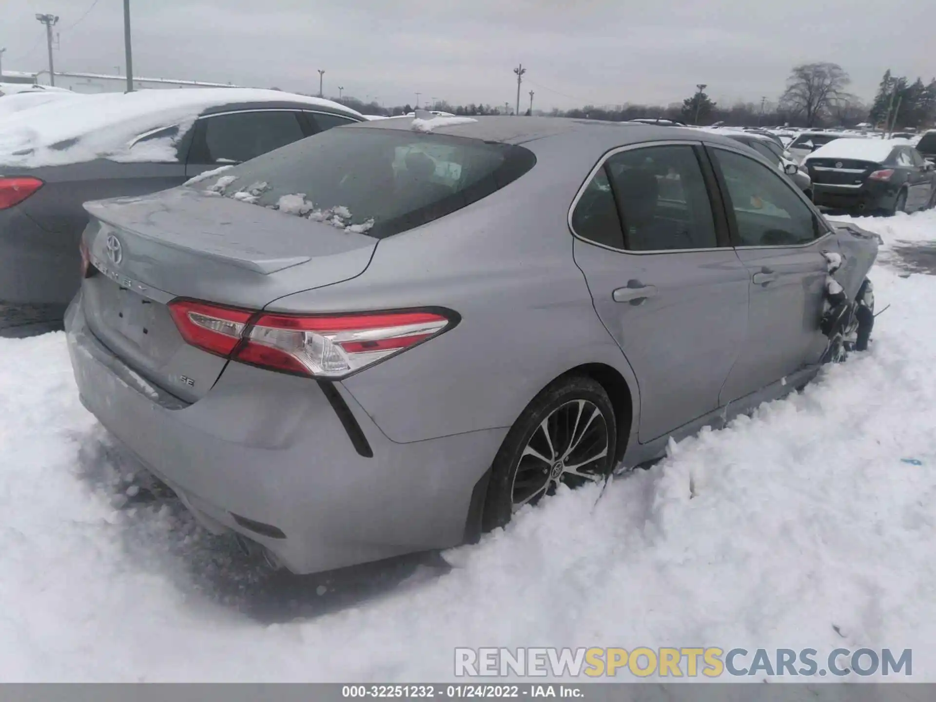 4 Photograph of a damaged car 4T1G11AK7LU367570 TOYOTA CAMRY 2020