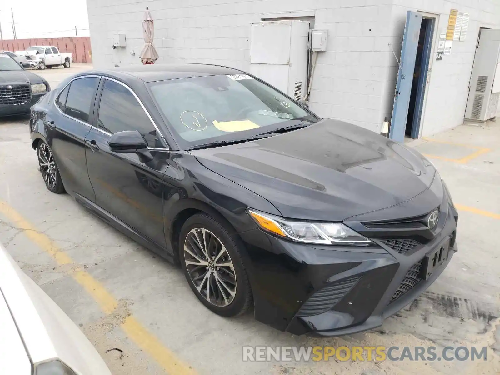 1 Photograph of a damaged car 4T1G11AK7LU368962 TOYOTA CAMRY 2020