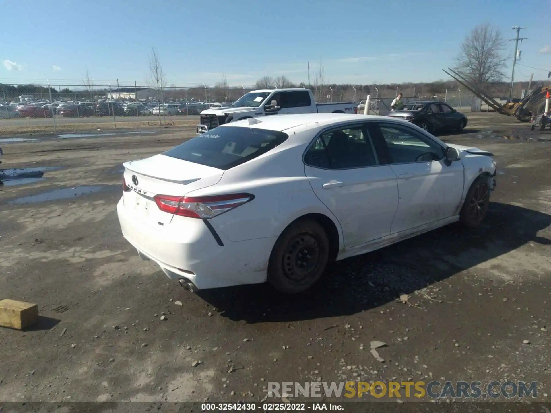 4 Photograph of a damaged car 4T1G11AK7LU380819 TOYOTA CAMRY 2020