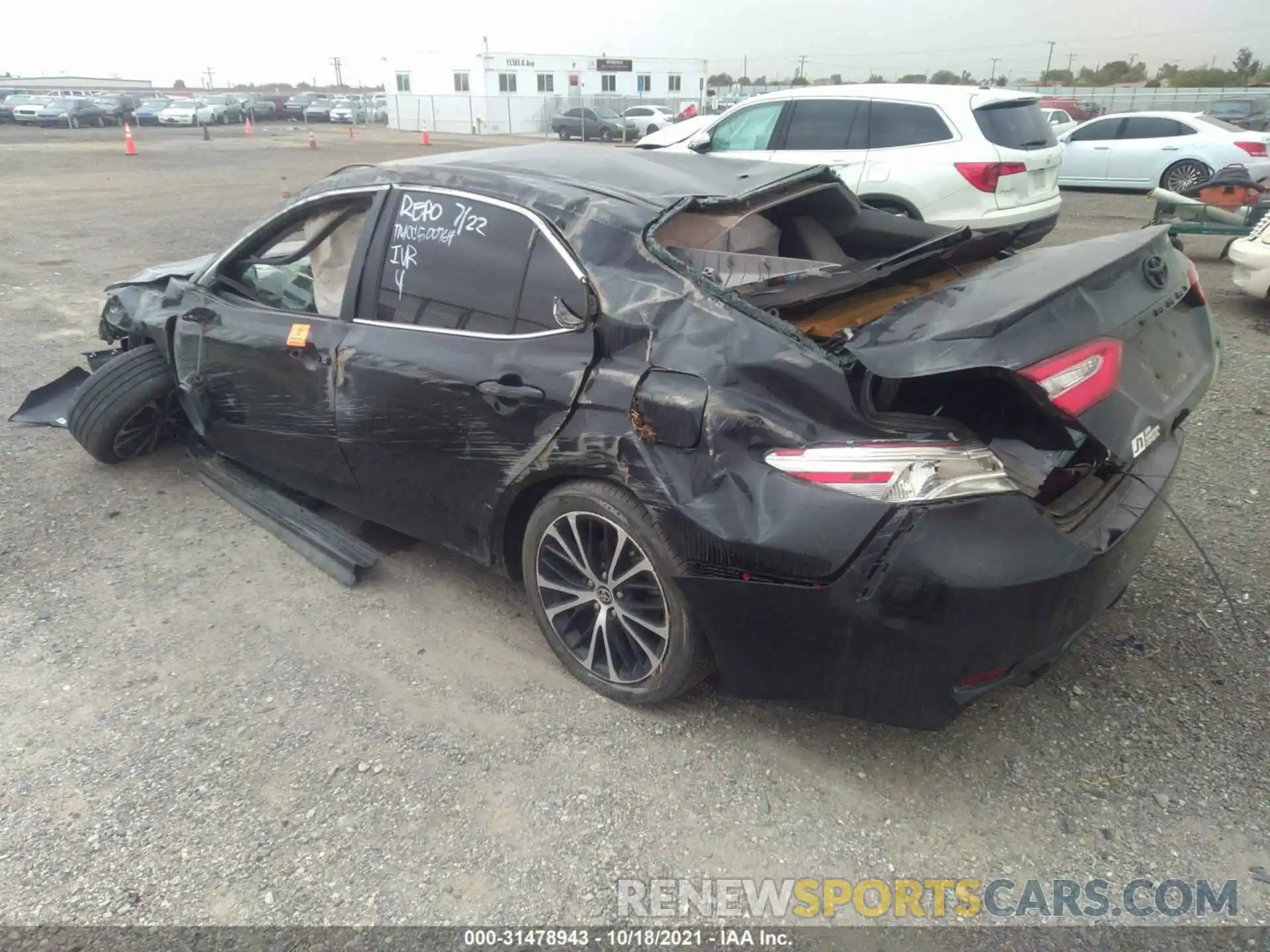 3 Photograph of a damaged car 4T1G11AK7LU500764 TOYOTA CAMRY 2020