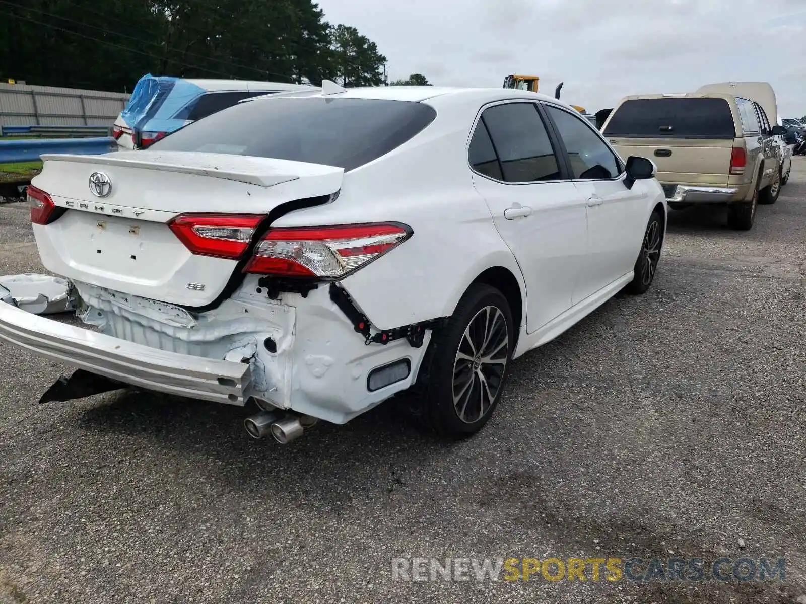 4 Photograph of a damaged car 4T1G11AK7LU502238 TOYOTA CAMRY 2020