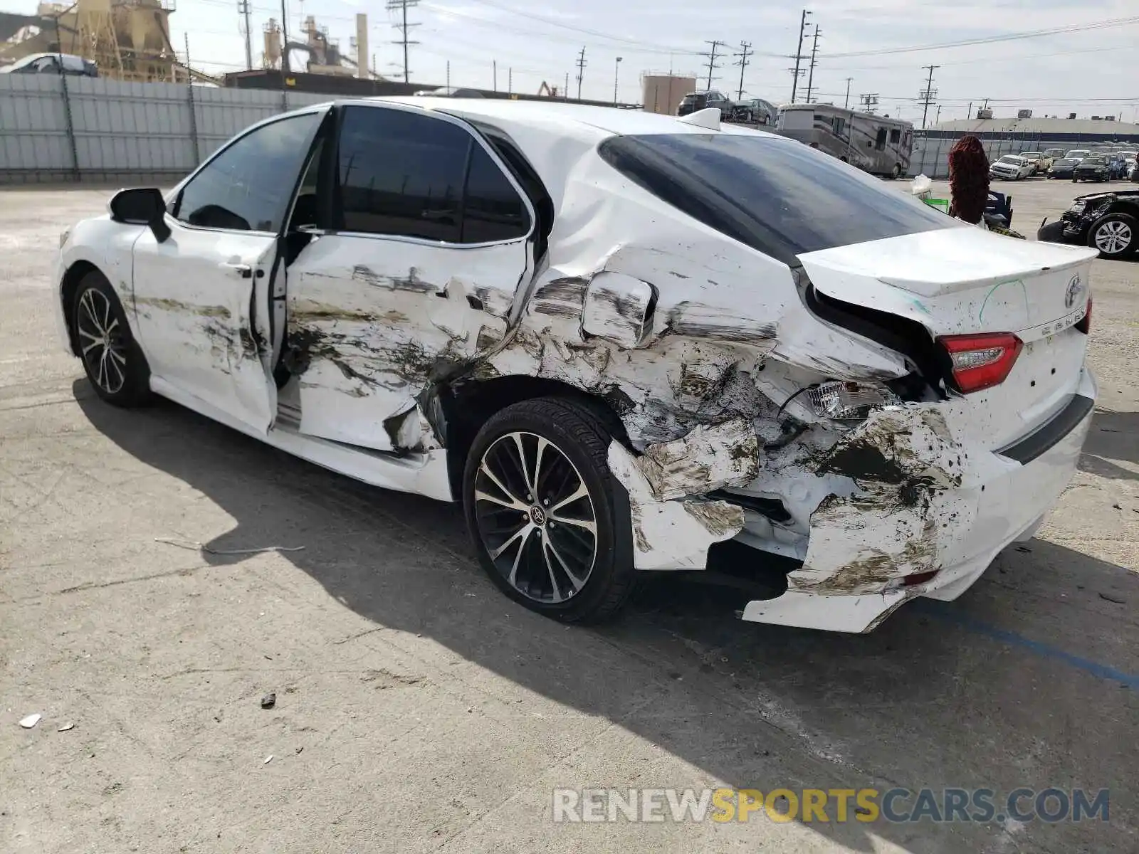 3 Photograph of a damaged car 4T1G11AK7LU511201 TOYOTA CAMRY 2020