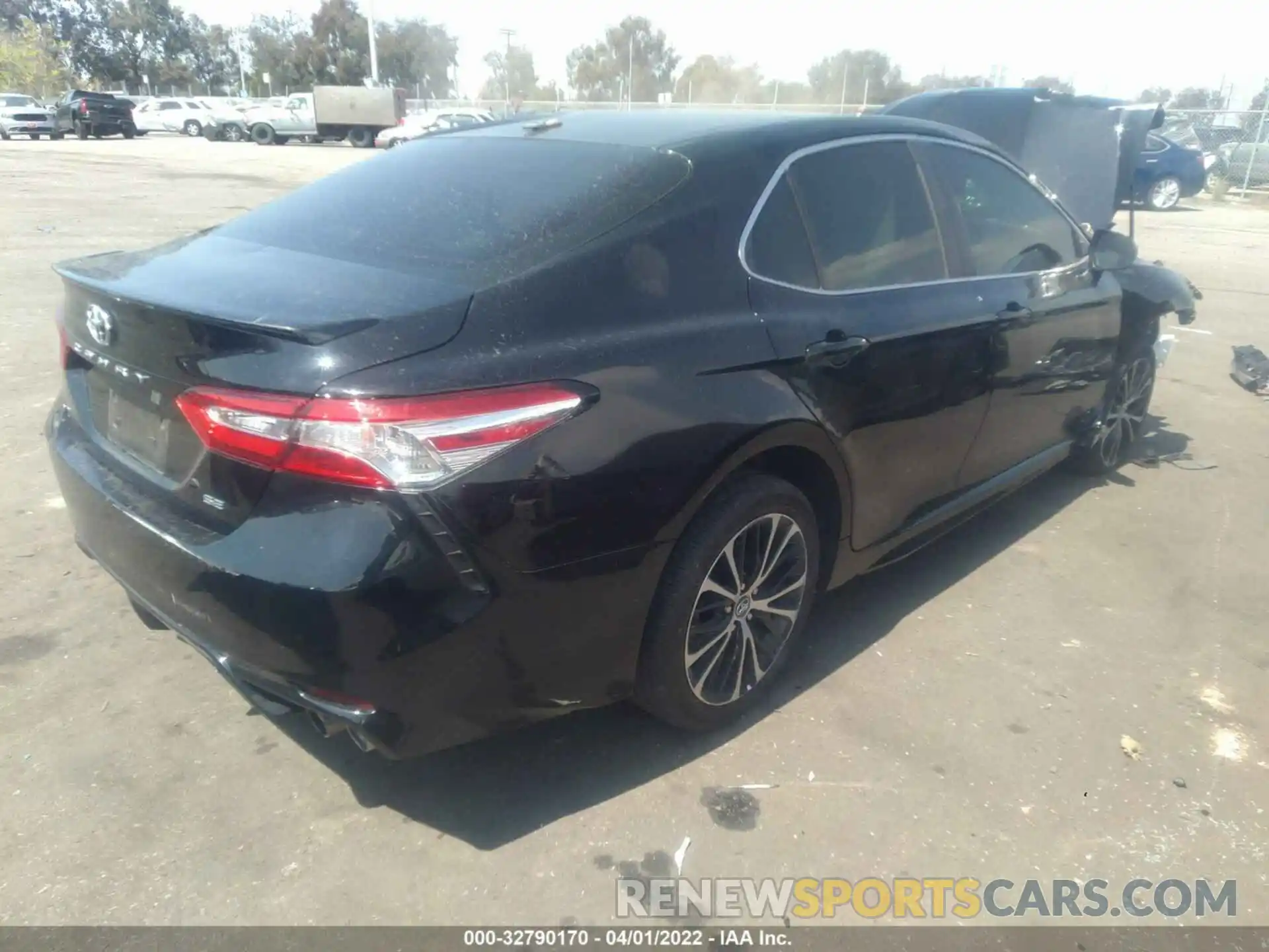 4 Photograph of a damaged car 4T1G11AK7LU860519 TOYOTA CAMRY 2020