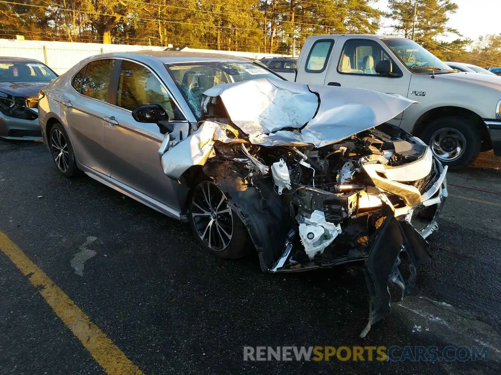 1 Photograph of a damaged car 4T1G11AK7LU860701 TOYOTA CAMRY 2020