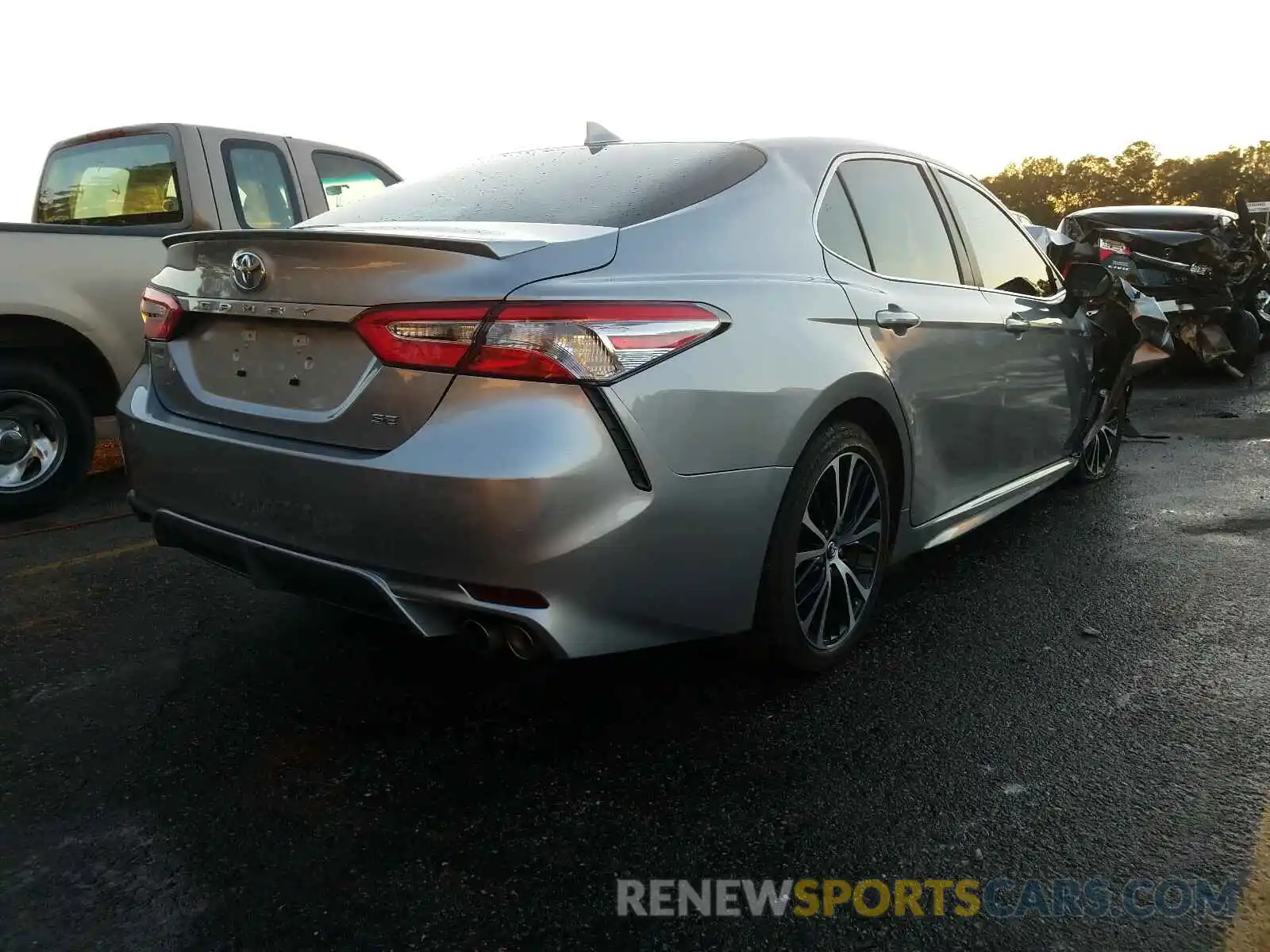 4 Photograph of a damaged car 4T1G11AK7LU860701 TOYOTA CAMRY 2020