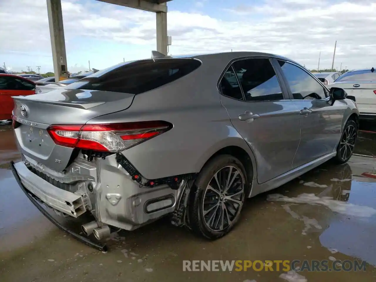 4 Photograph of a damaged car 4T1G11AK7LU862299 TOYOTA CAMRY 2020