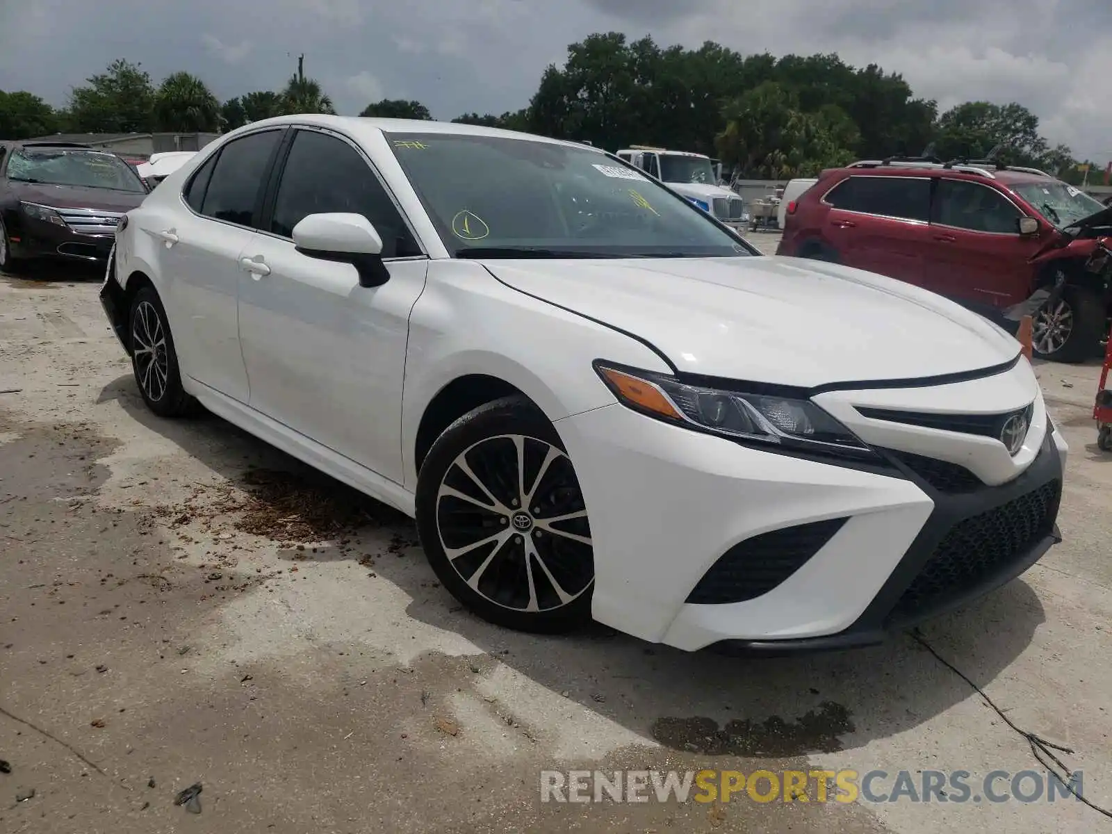 1 Photograph of a damaged car 4T1G11AK7LU869446 TOYOTA CAMRY 2020