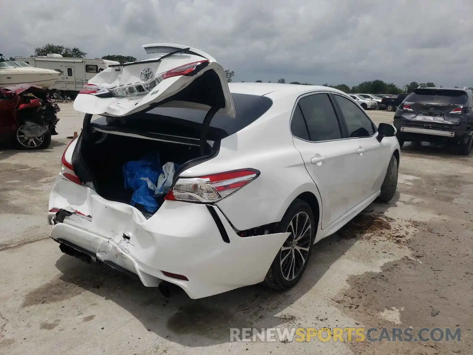 4 Photograph of a damaged car 4T1G11AK7LU869446 TOYOTA CAMRY 2020