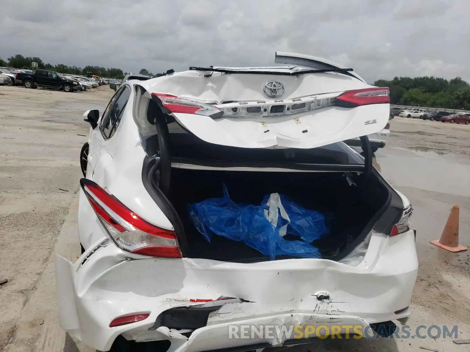 9 Photograph of a damaged car 4T1G11AK7LU869446 TOYOTA CAMRY 2020