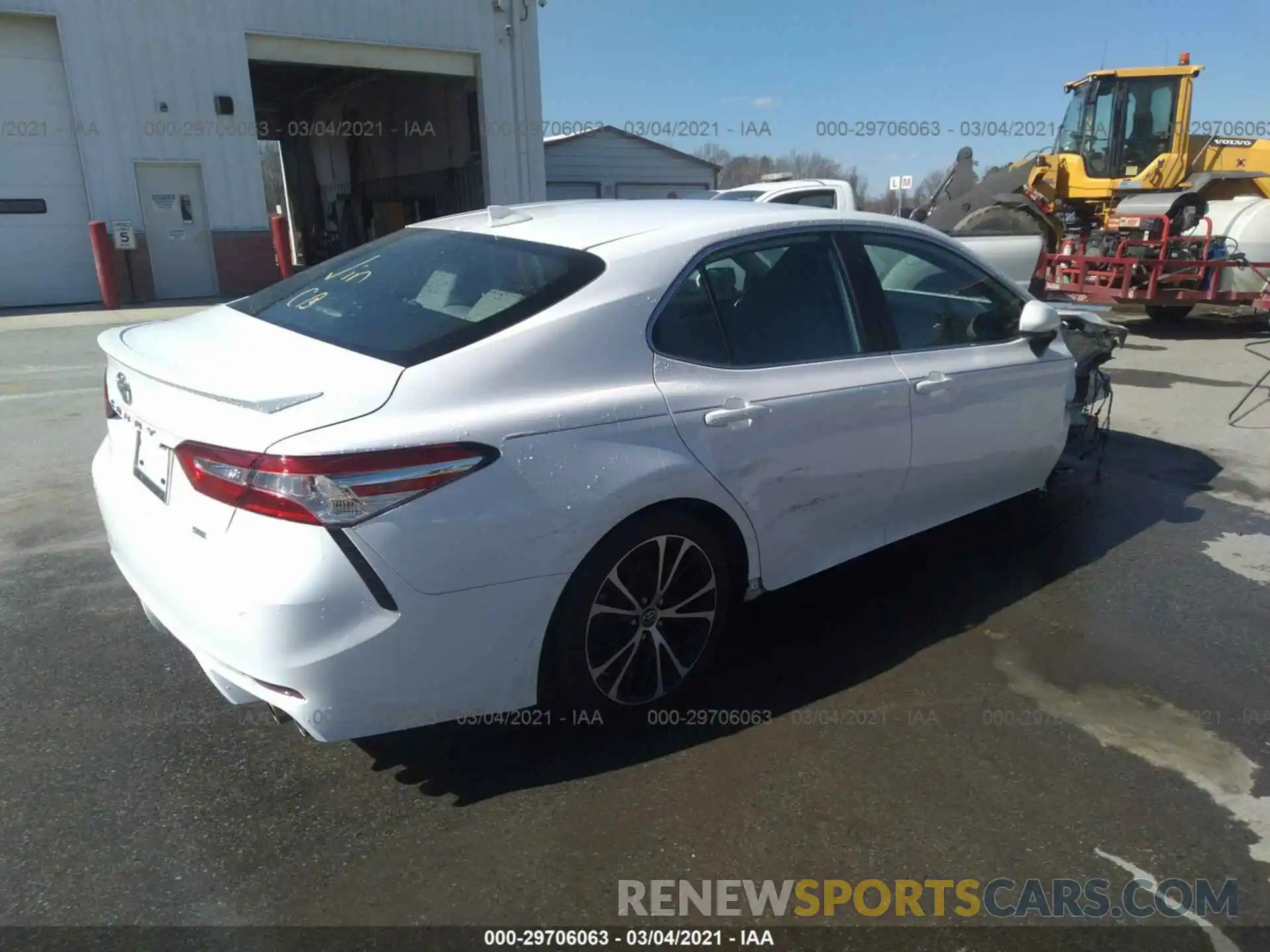 4 Photograph of a damaged car 4T1G11AK7LU874744 TOYOTA CAMRY 2020