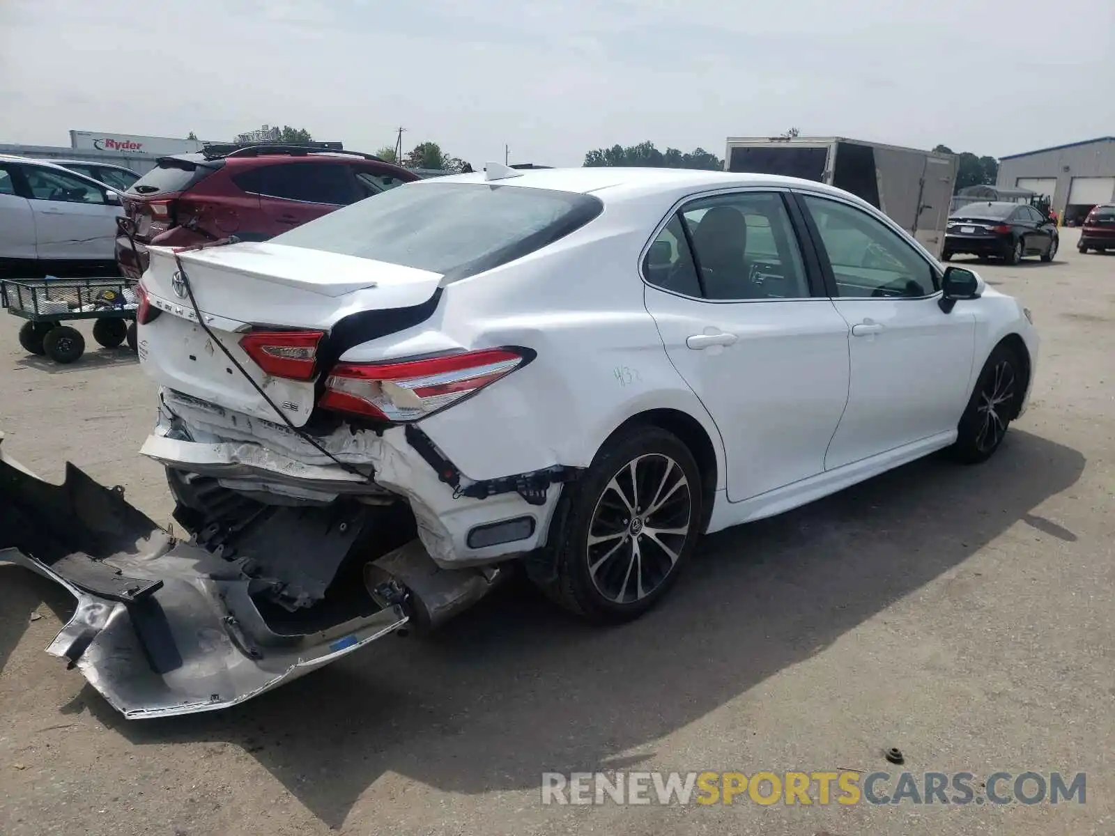 4 Photograph of a damaged car 4T1G11AK7LU875599 TOYOTA CAMRY 2020