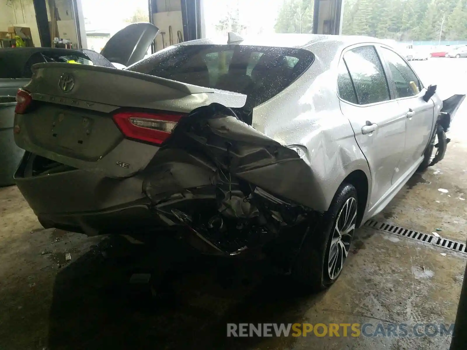 4 Photograph of a damaged car 4T1G11AK7LU877112 TOYOTA CAMRY 2020