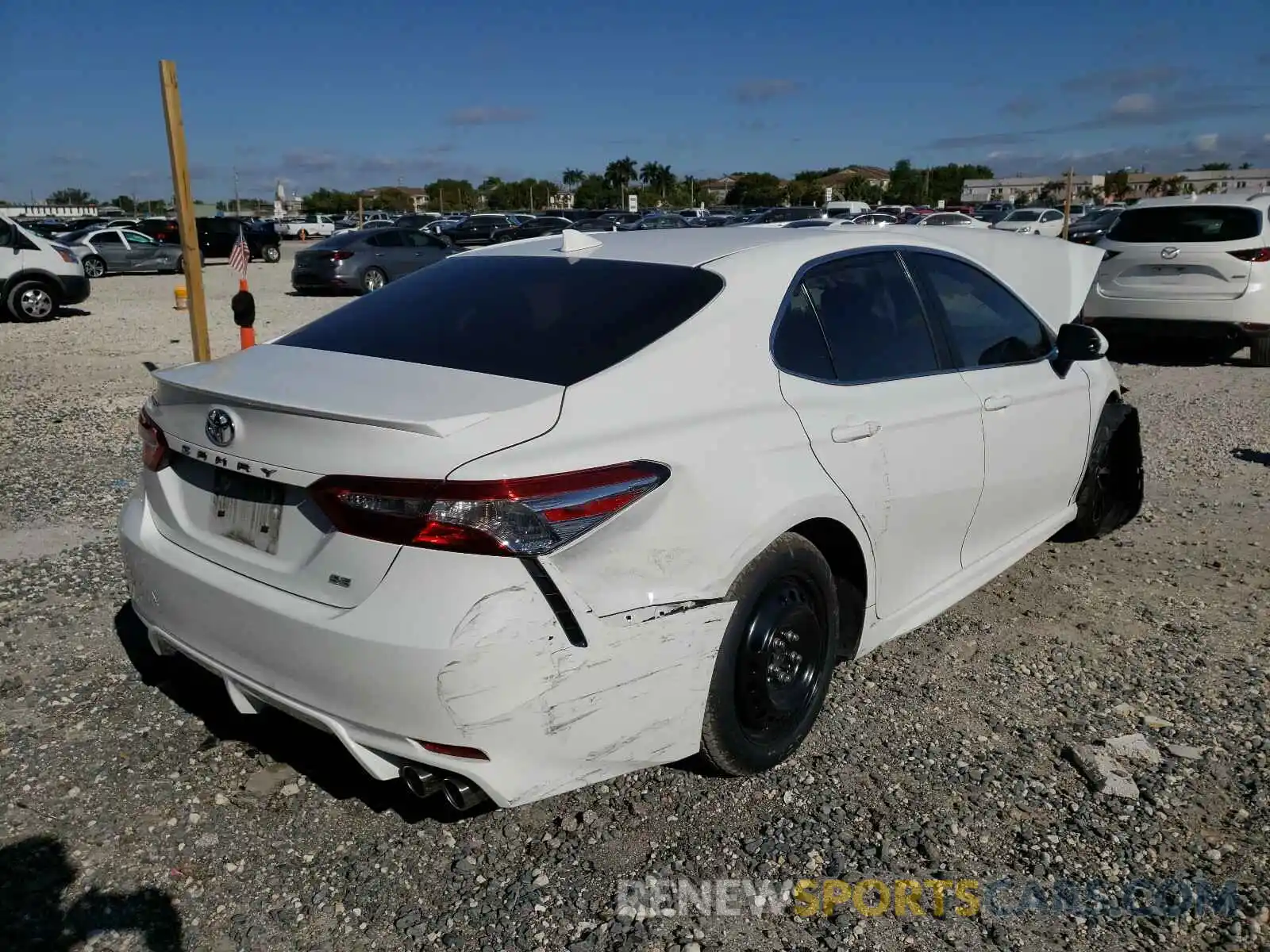 4 Photograph of a damaged car 4T1G11AK7LU877952 TOYOTA CAMRY 2020