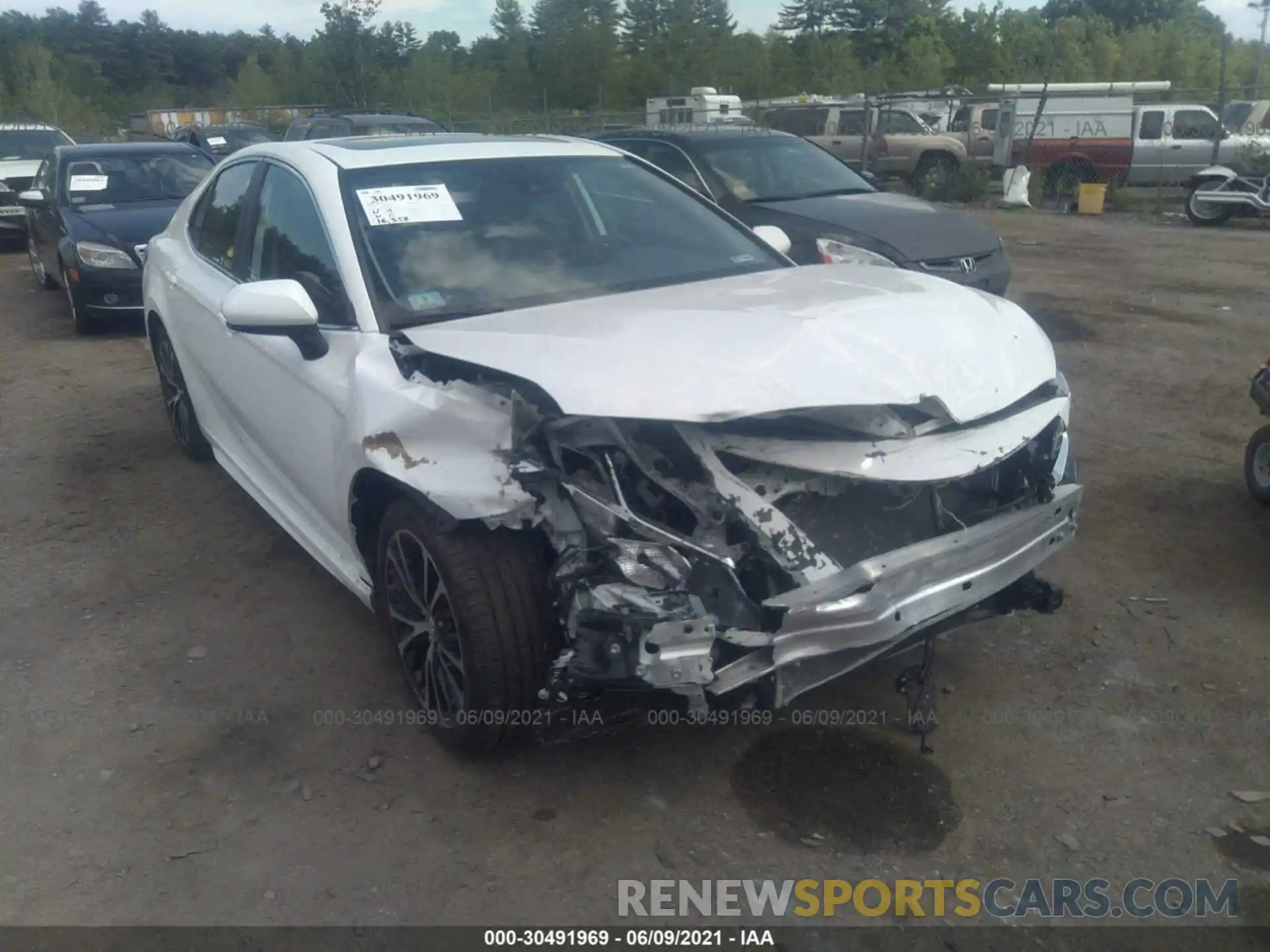 1 Photograph of a damaged car 4T1G11AK7LU901361 TOYOTA CAMRY 2020