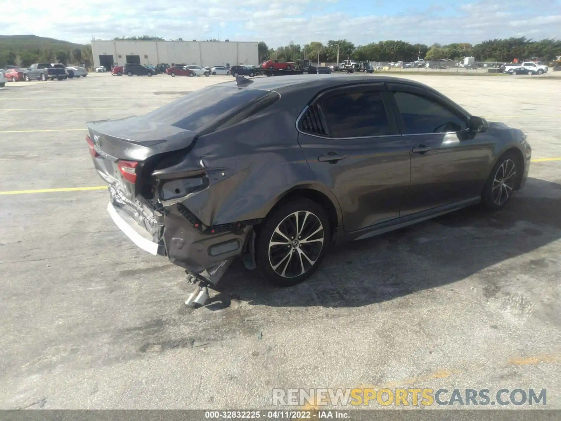 4 Photograph of a damaged car 4T1G11AK7LU902400 TOYOTA CAMRY 2020