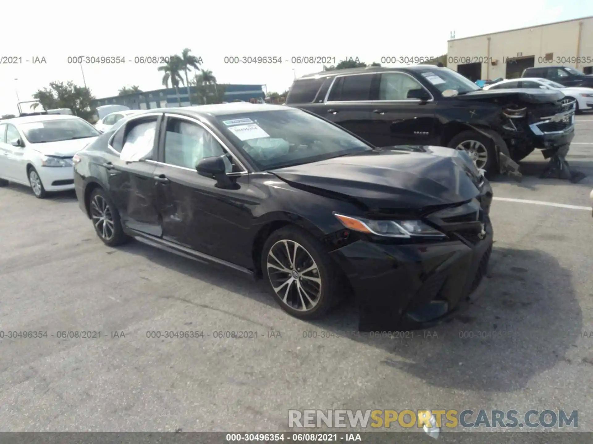 1 Photograph of a damaged car 4T1G11AK7LU905006 TOYOTA CAMRY 2020