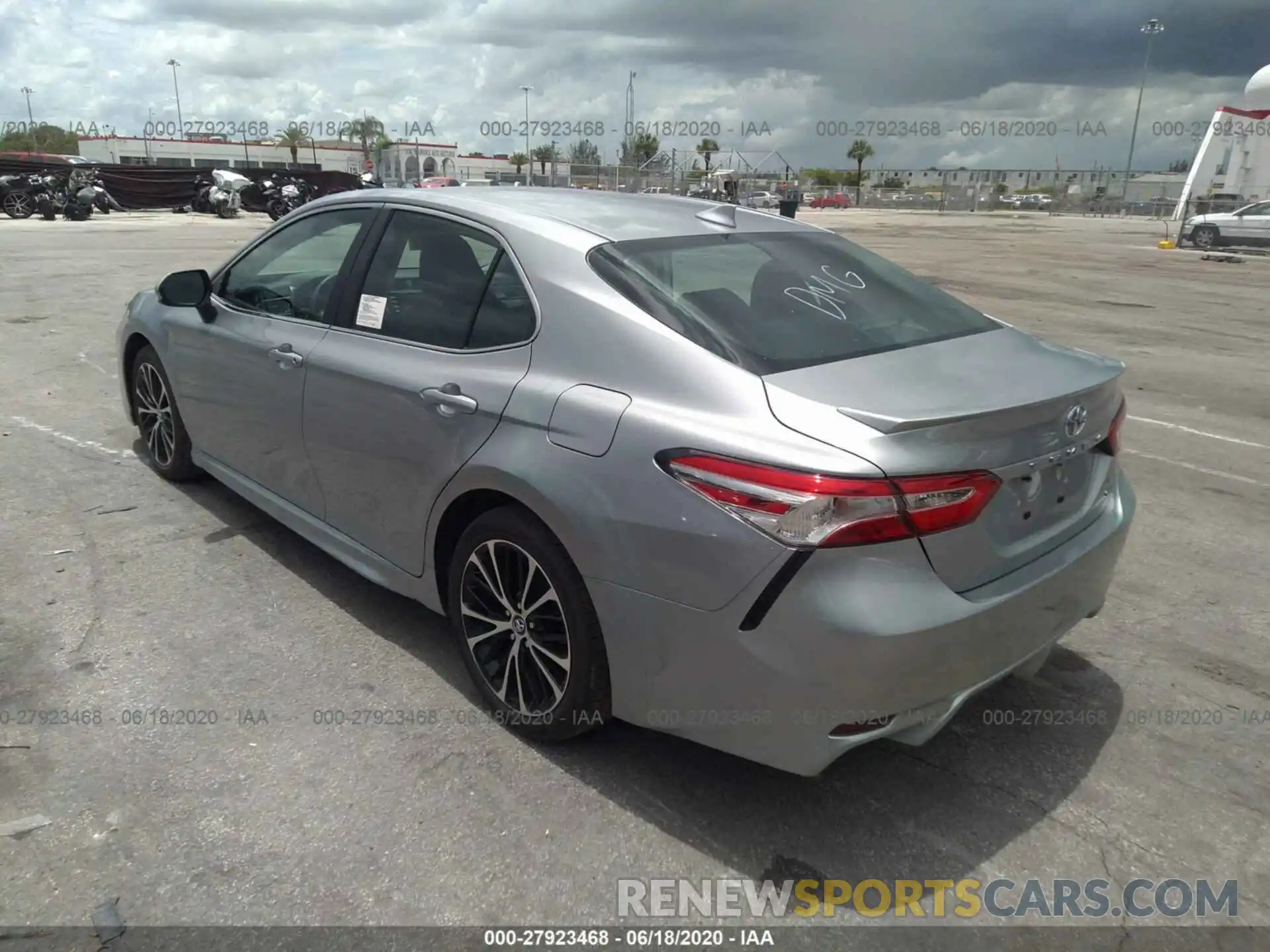 3 Photograph of a damaged car 4T1G11AK7LU911033 TOYOTA CAMRY 2020