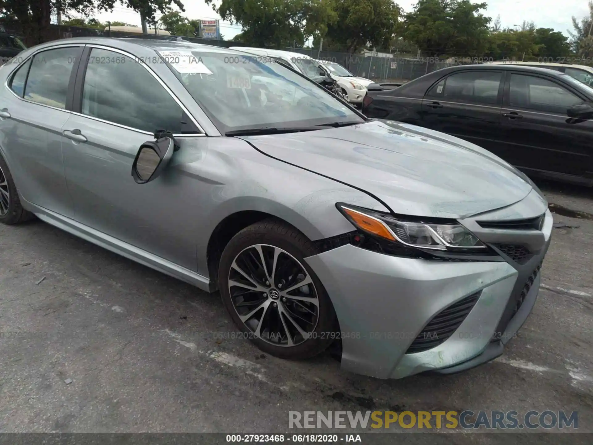 6 Photograph of a damaged car 4T1G11AK7LU911033 TOYOTA CAMRY 2020