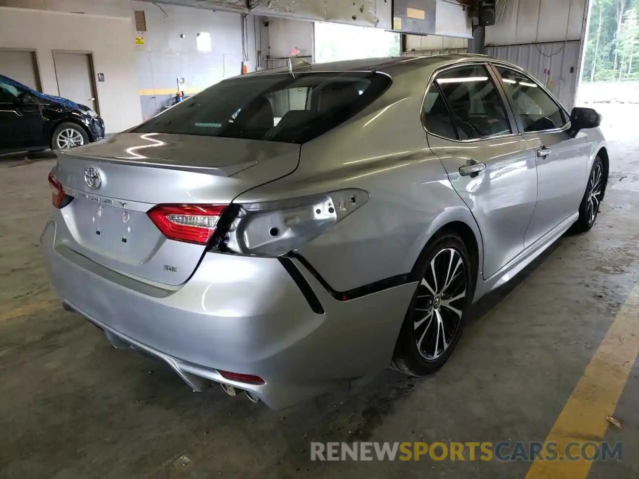 4 Photograph of a damaged car 4T1G11AK7LU913610 TOYOTA CAMRY 2020