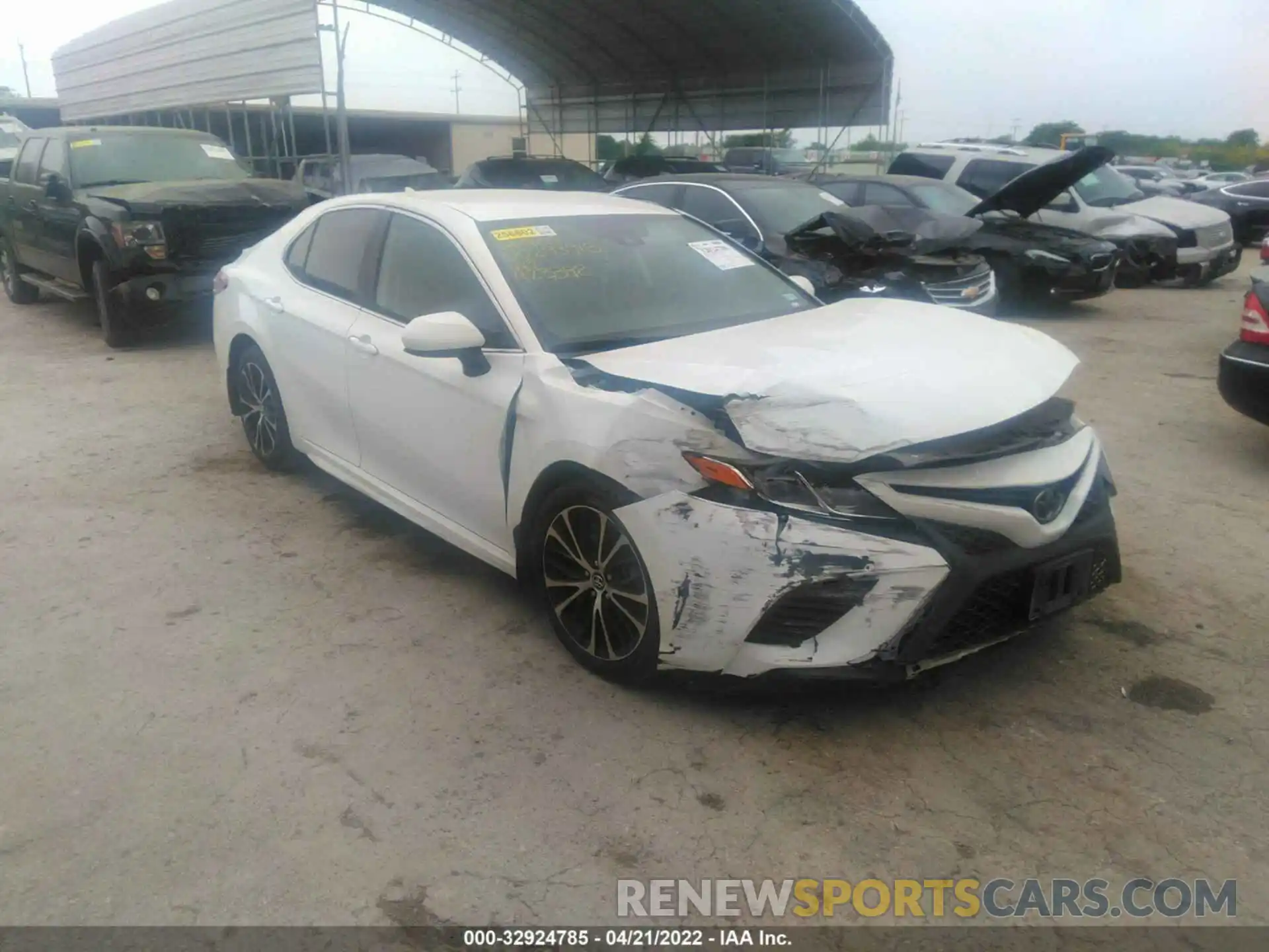 1 Photograph of a damaged car 4T1G11AK7LU923392 TOYOTA CAMRY 2020