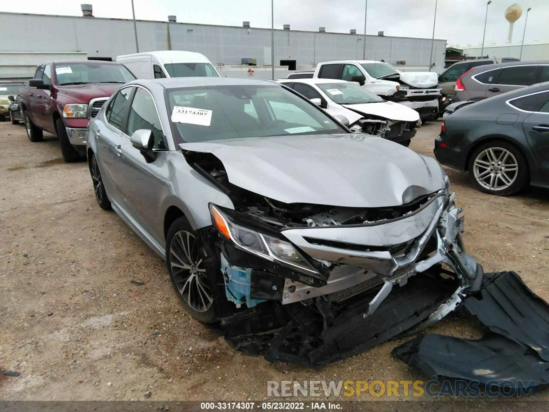 1 Photograph of a damaged car 4T1G11AK7LU923599 TOYOTA CAMRY 2020