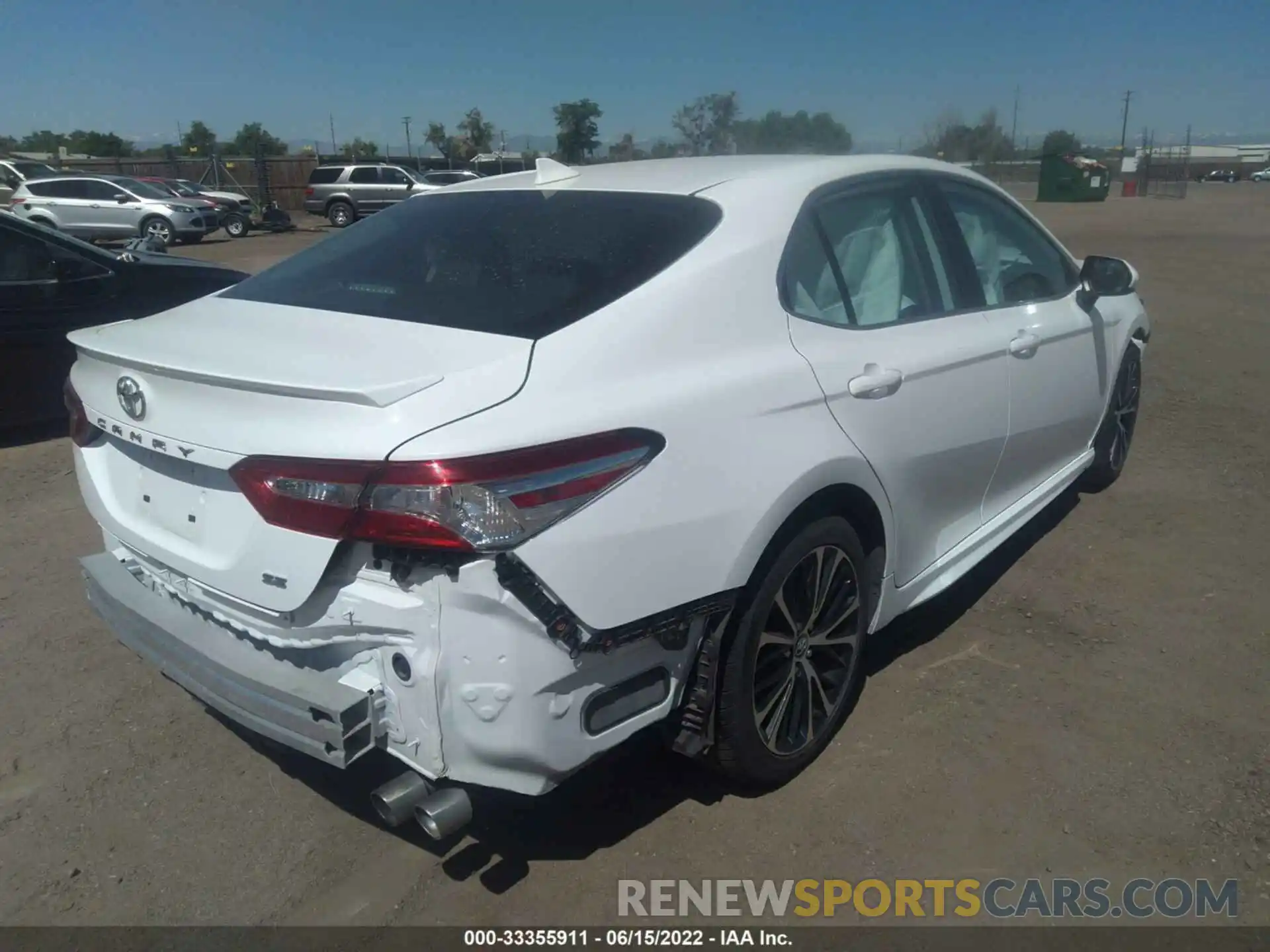 4 Photograph of a damaged car 4T1G11AK7LU925420 TOYOTA CAMRY 2020